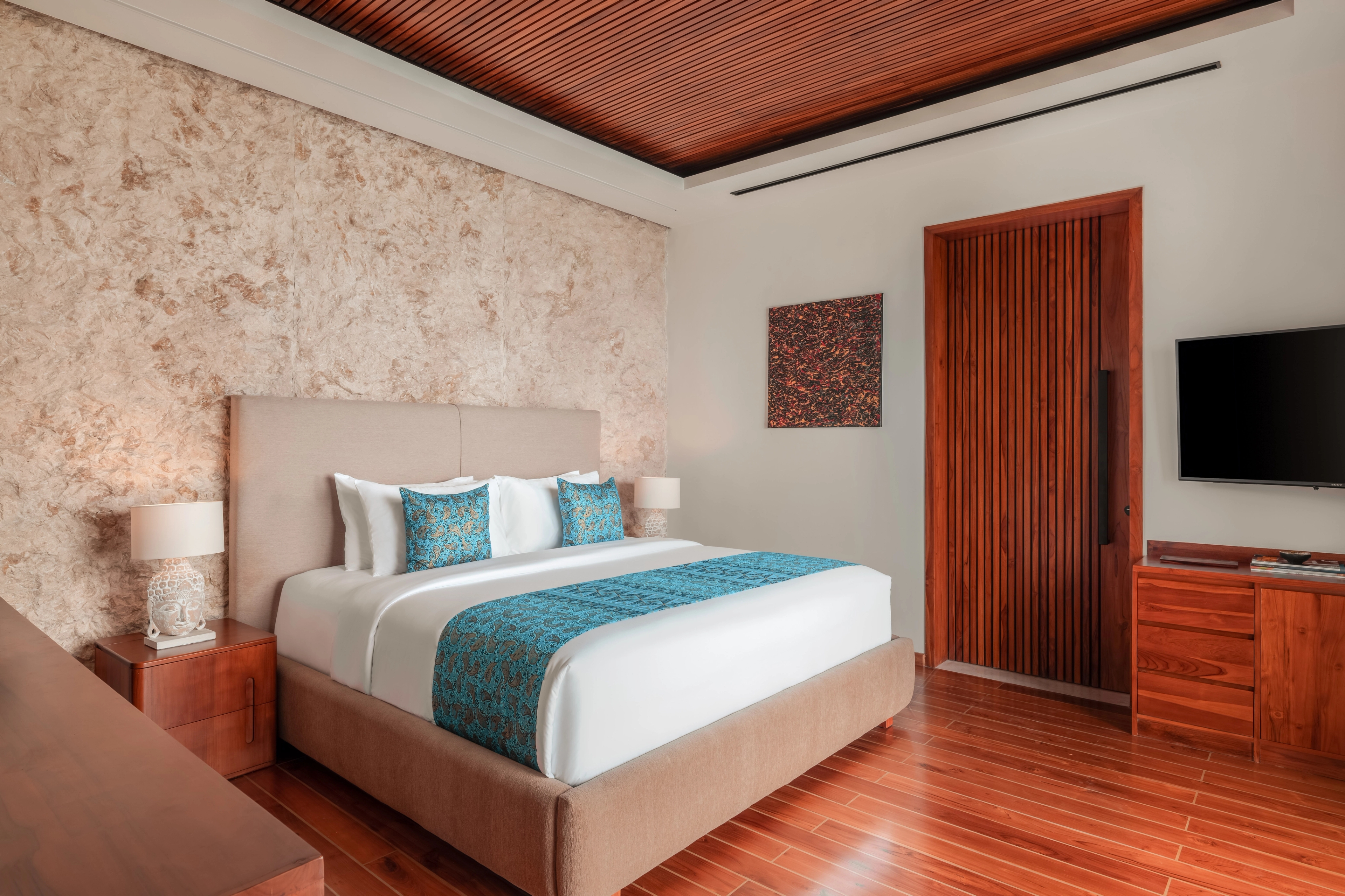 lower level suite bedroom image