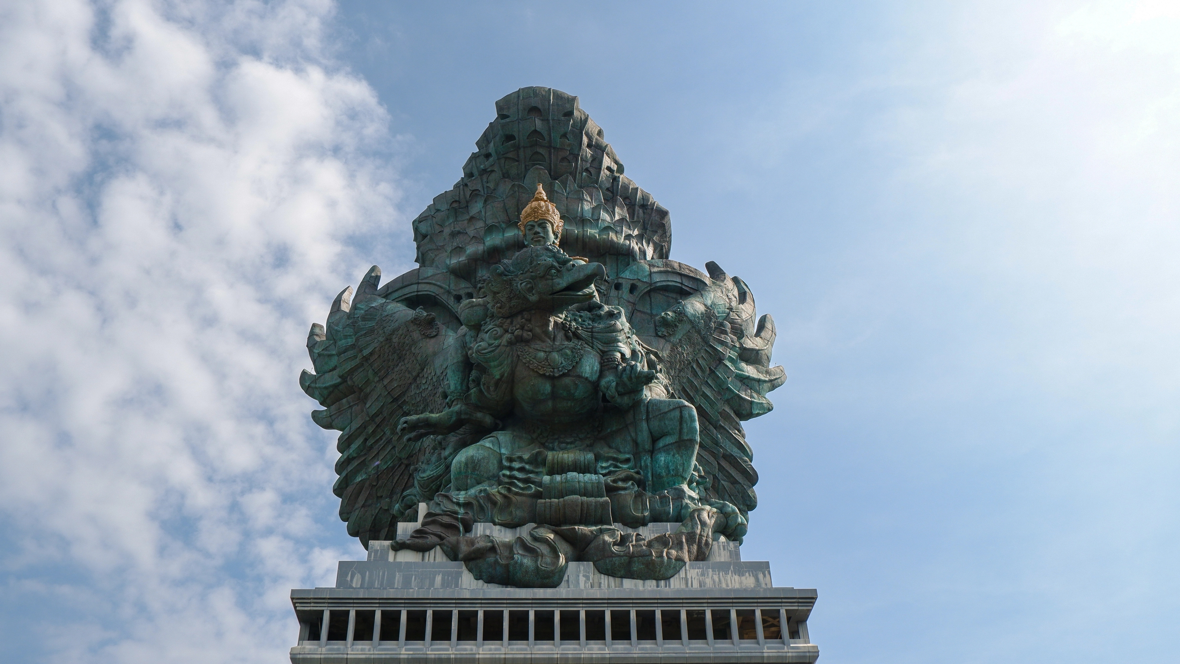 THE GUARDIAN OF THE ISLAND