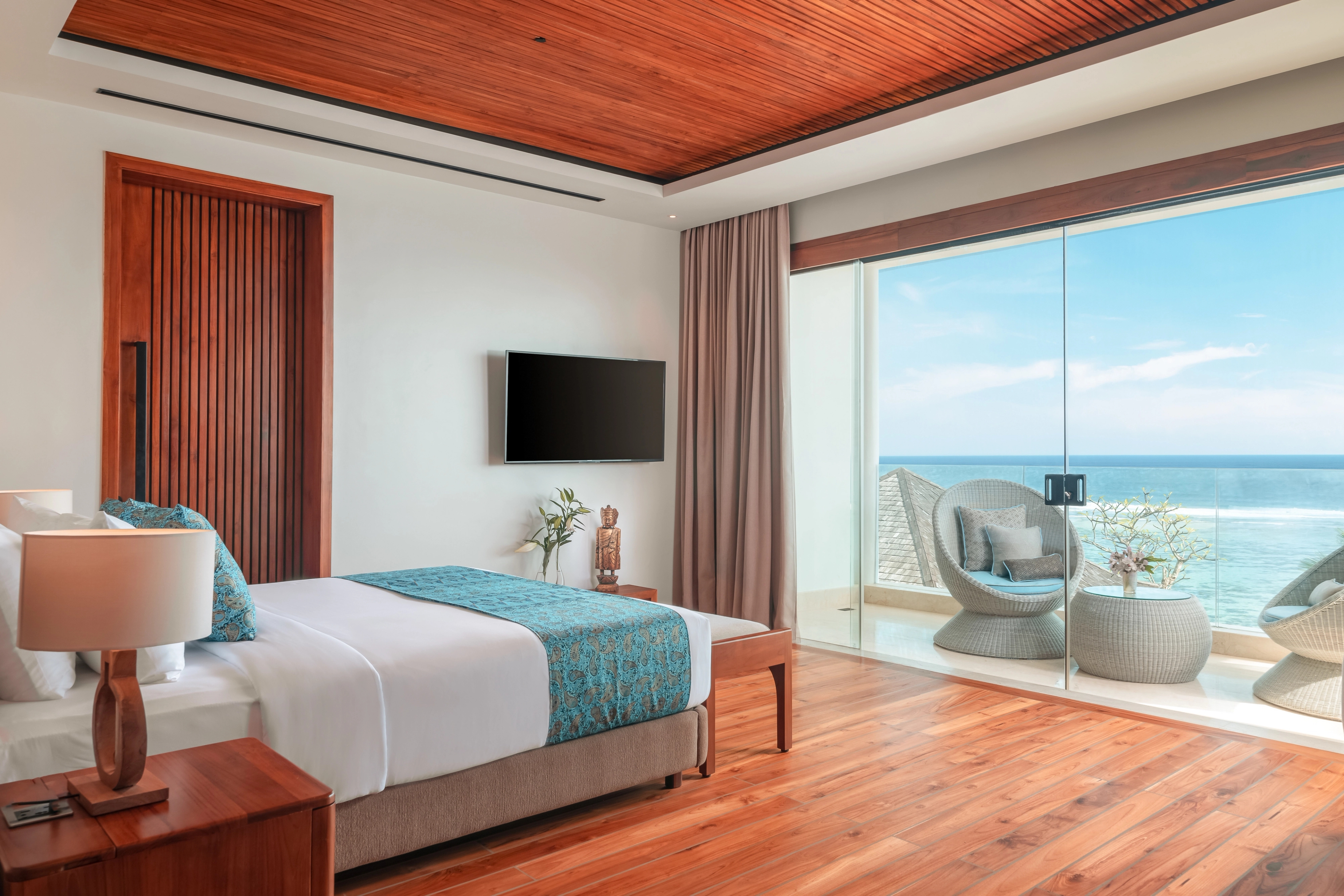 left wing master suite bedroom image