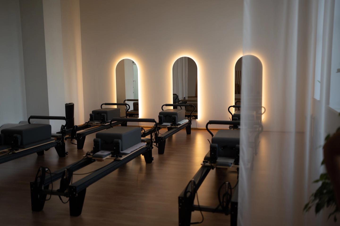 wellness studio, managing bookings with custom wellness studio software