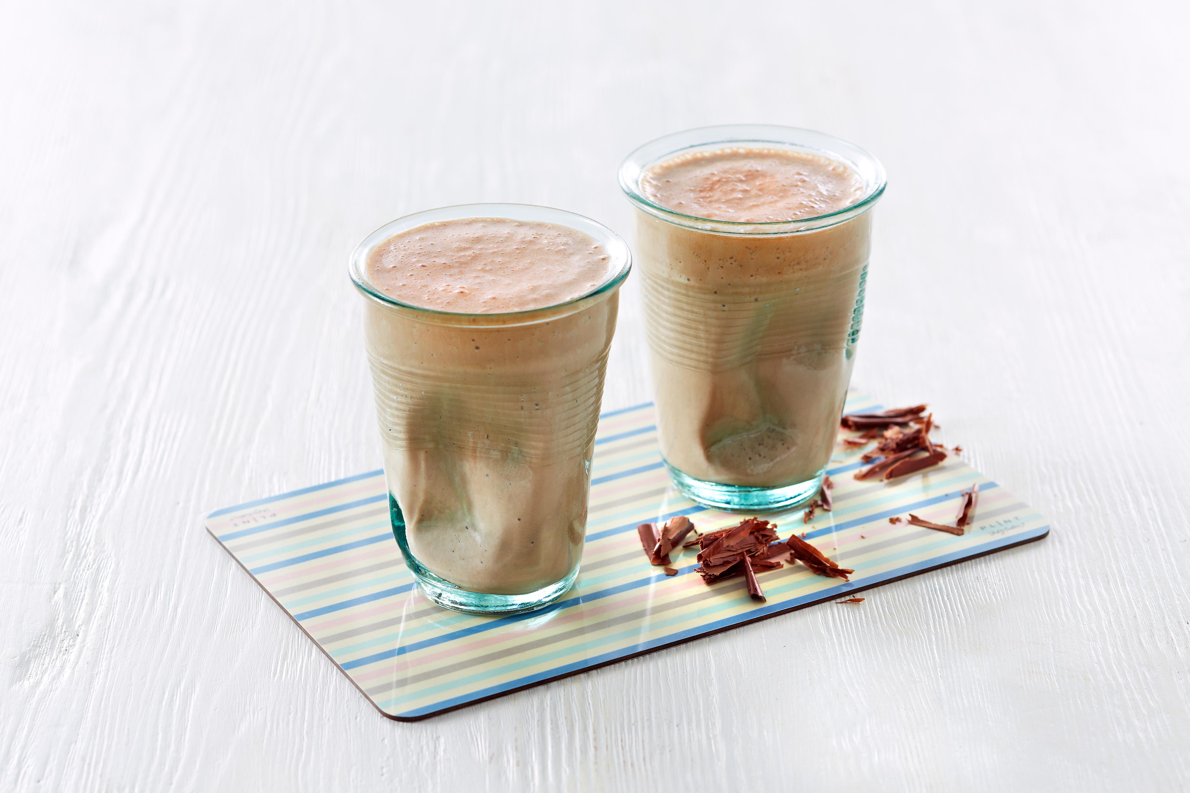 To glass med ismocca