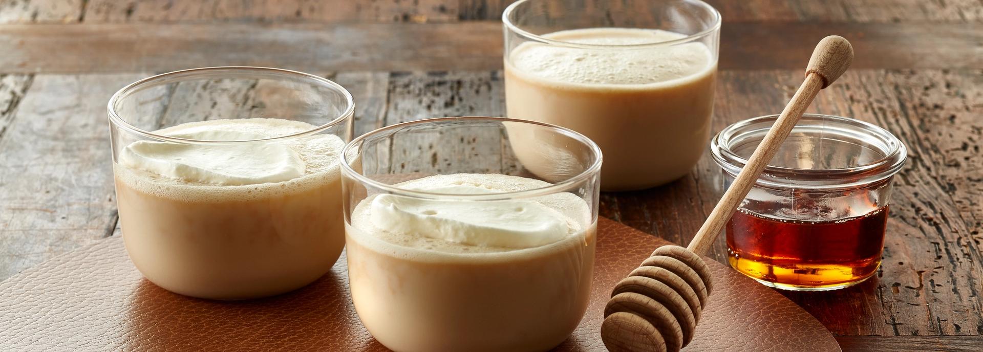 Varm melk med honning eller karamell