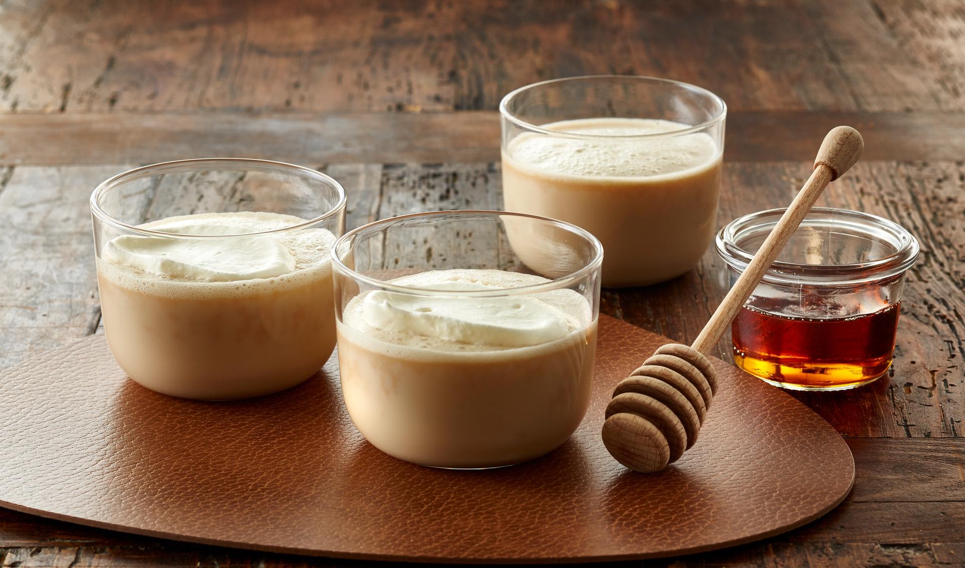 Varm melk med honning eller karamell