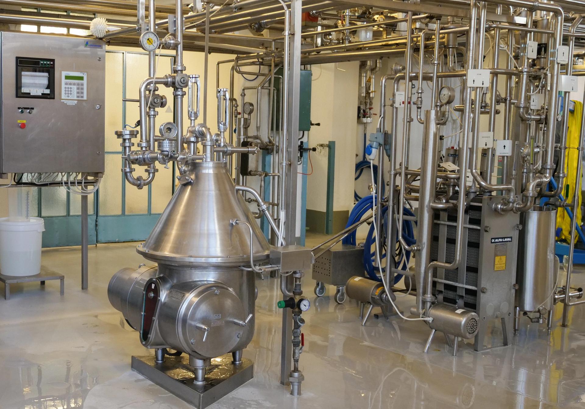 Melkelinje med separator og pasteur