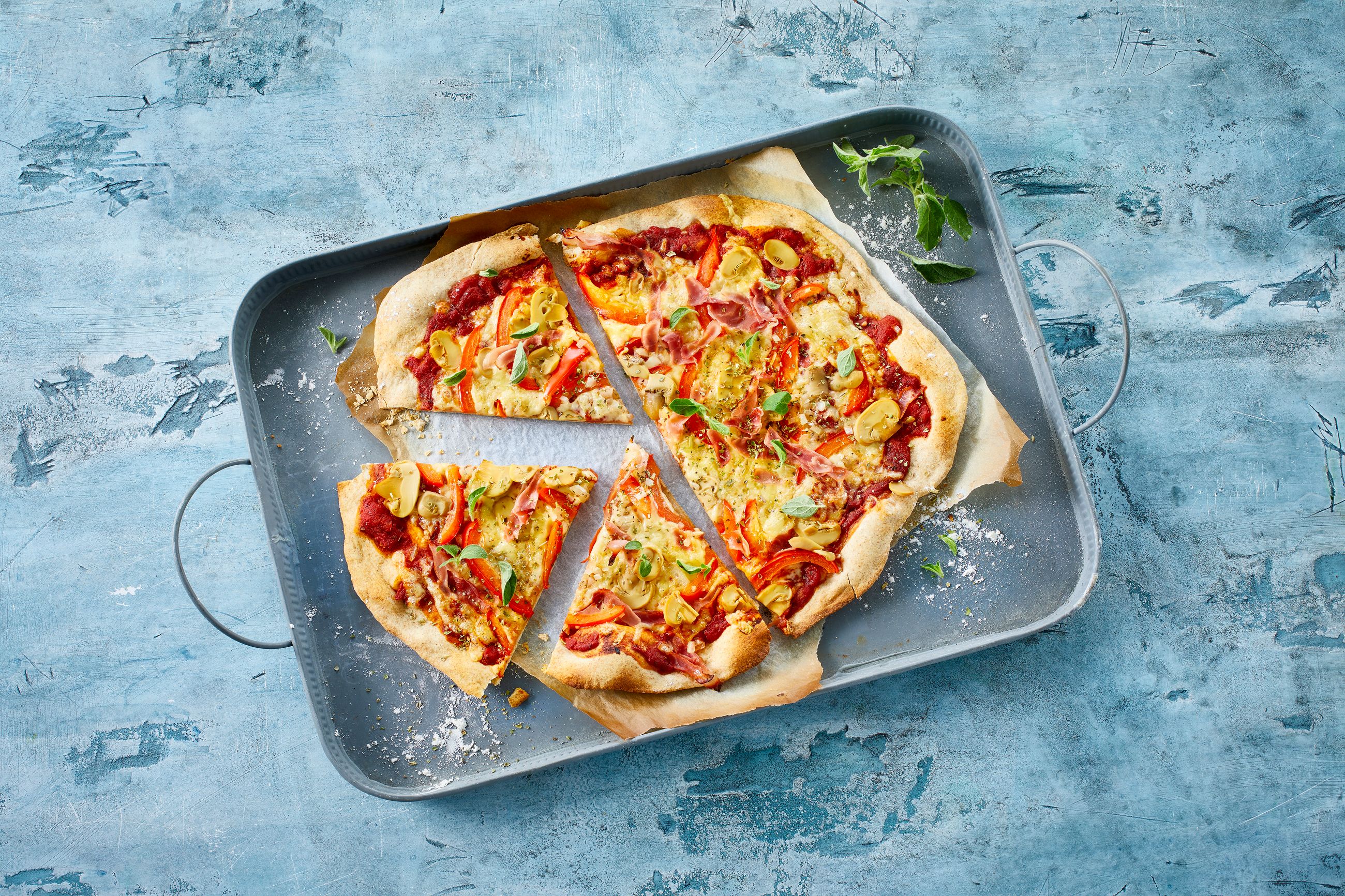 Pizza med ost og skinke 