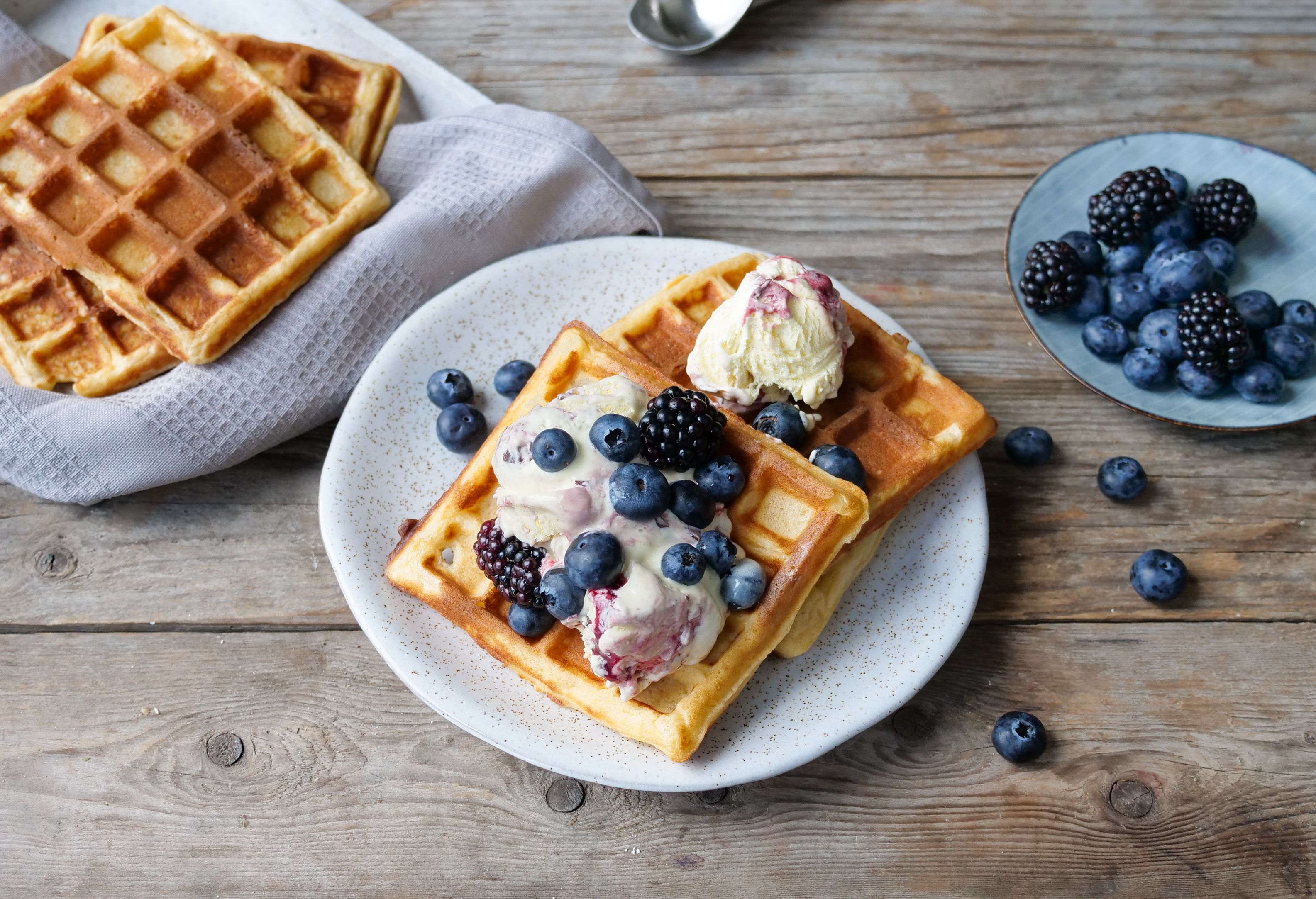 Belgiske vafler med is og bær