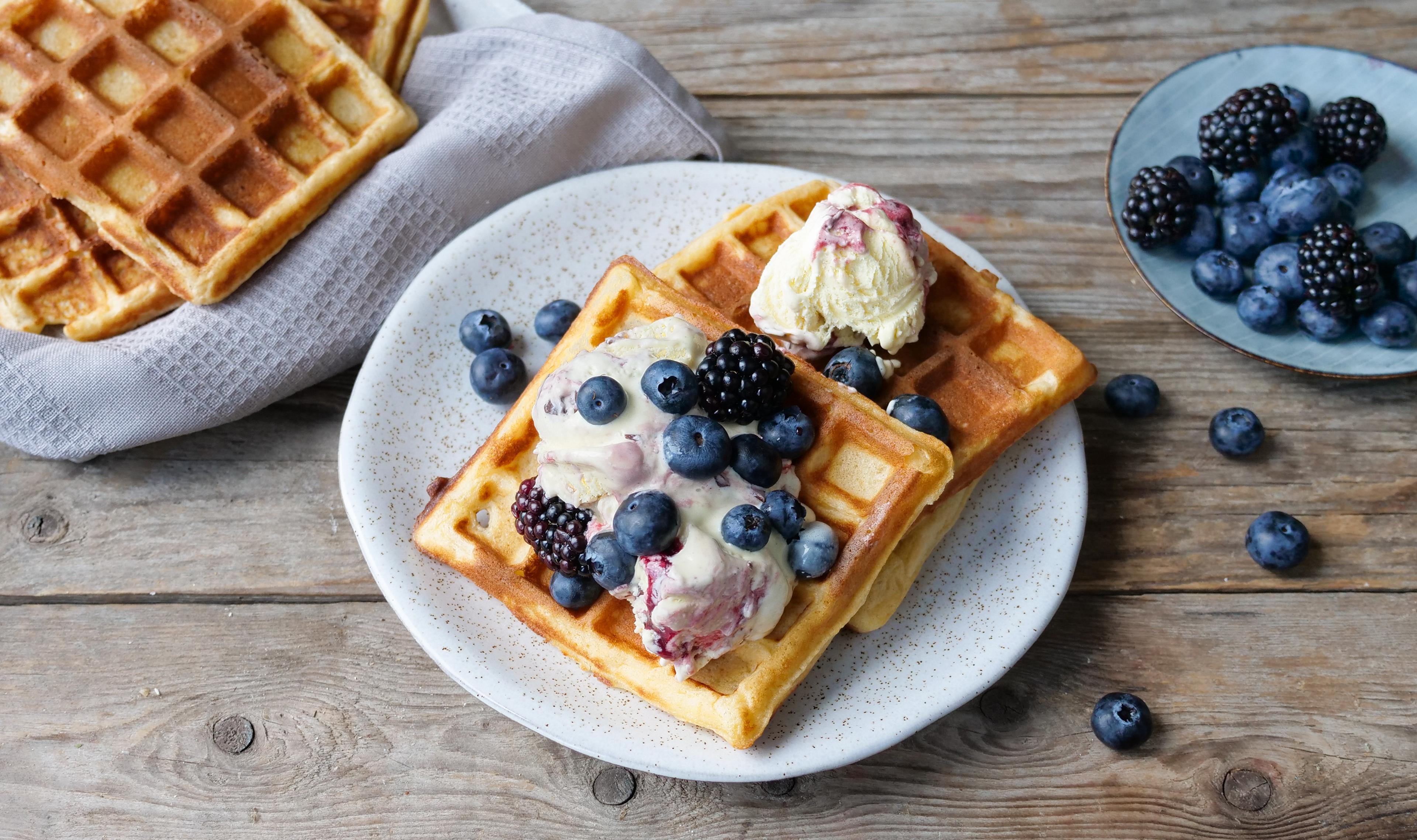 Belgiske vafler med is og bær