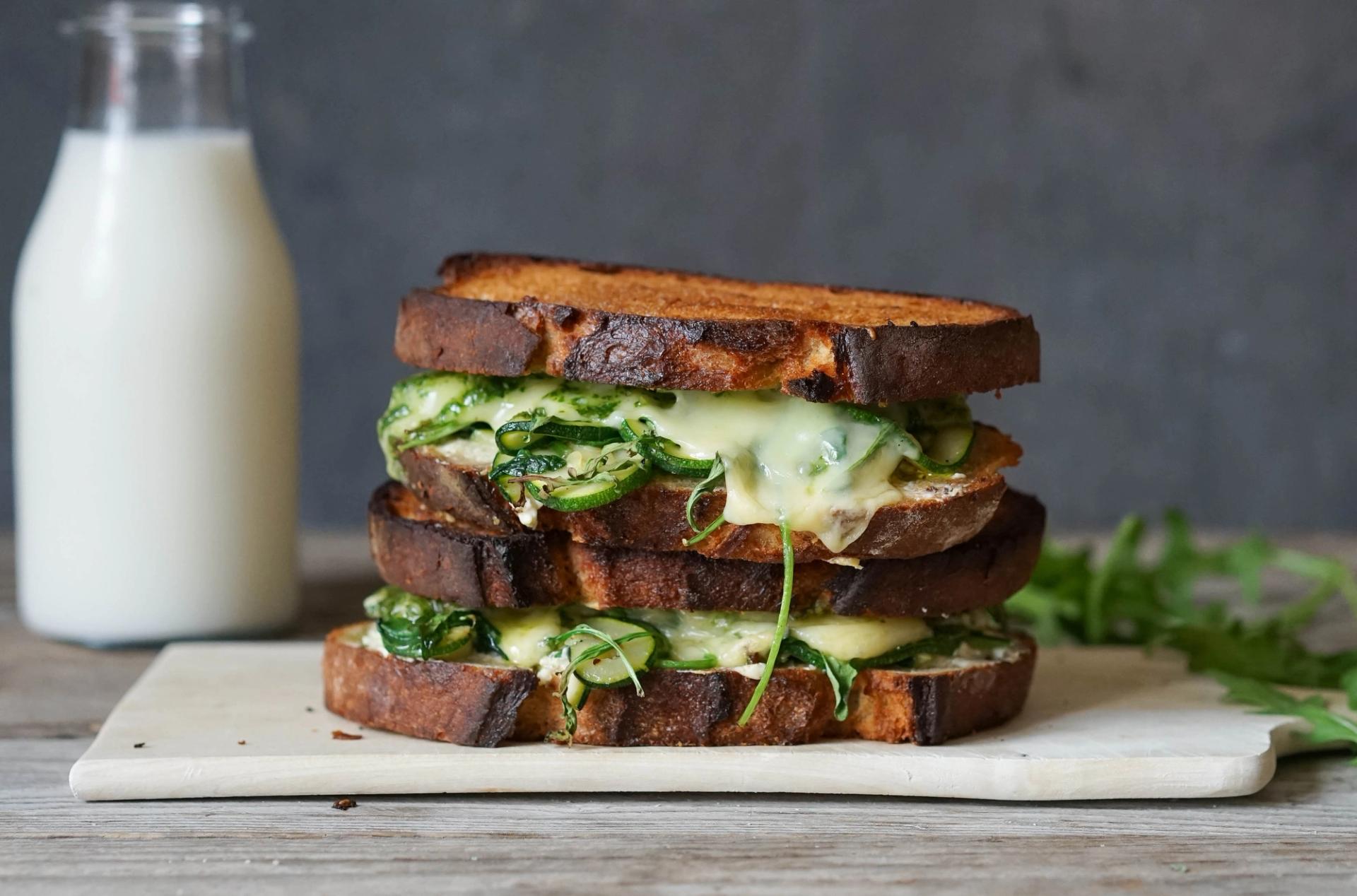 ostesmørbrød med squash og kremost