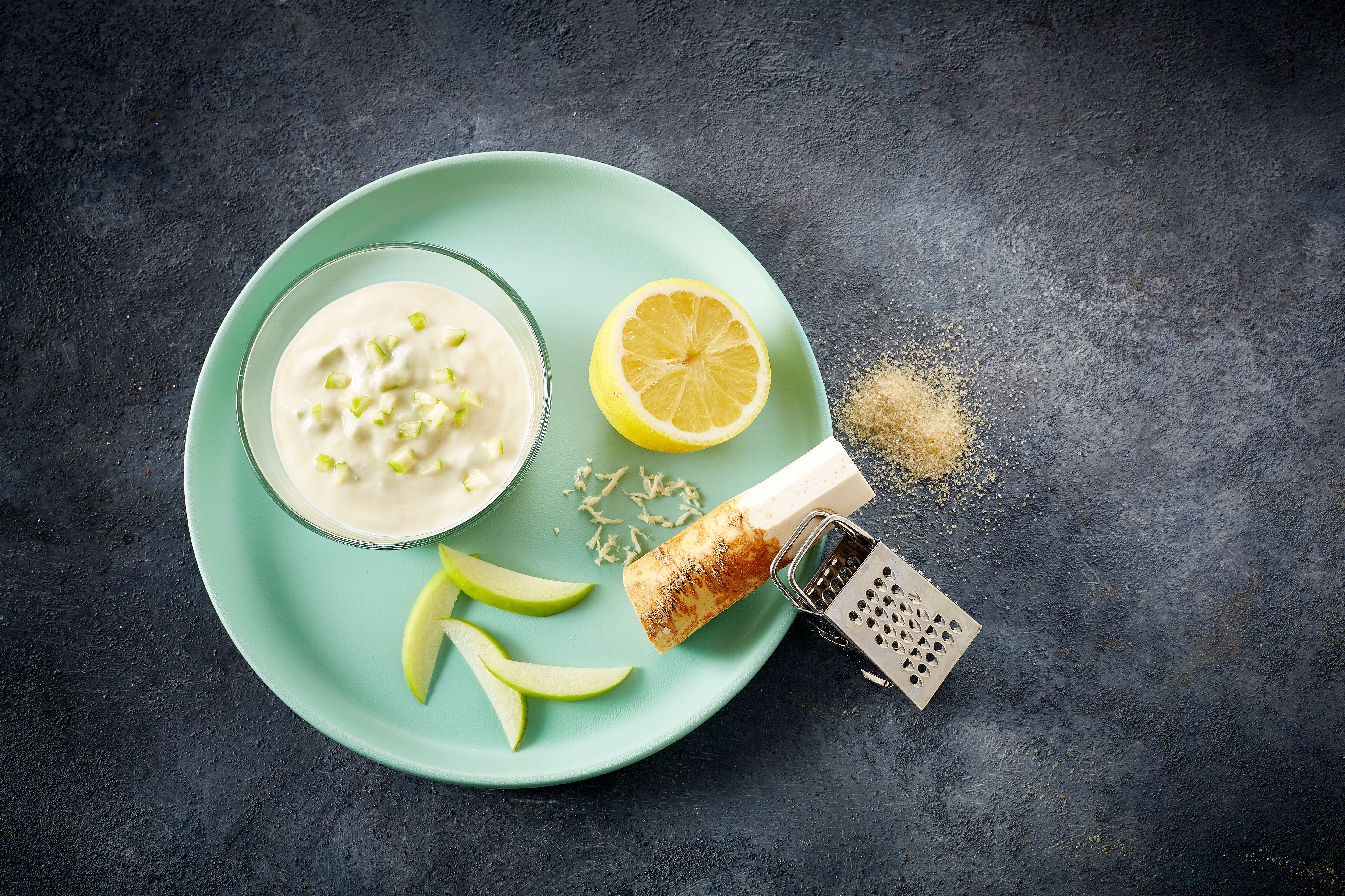 Pepperrotdressing med eplebiter