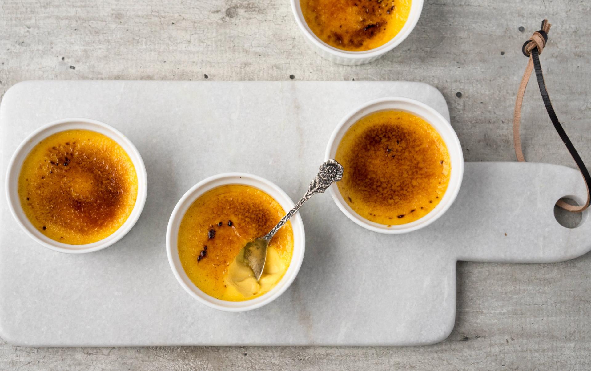 Skåler med crème brûlée