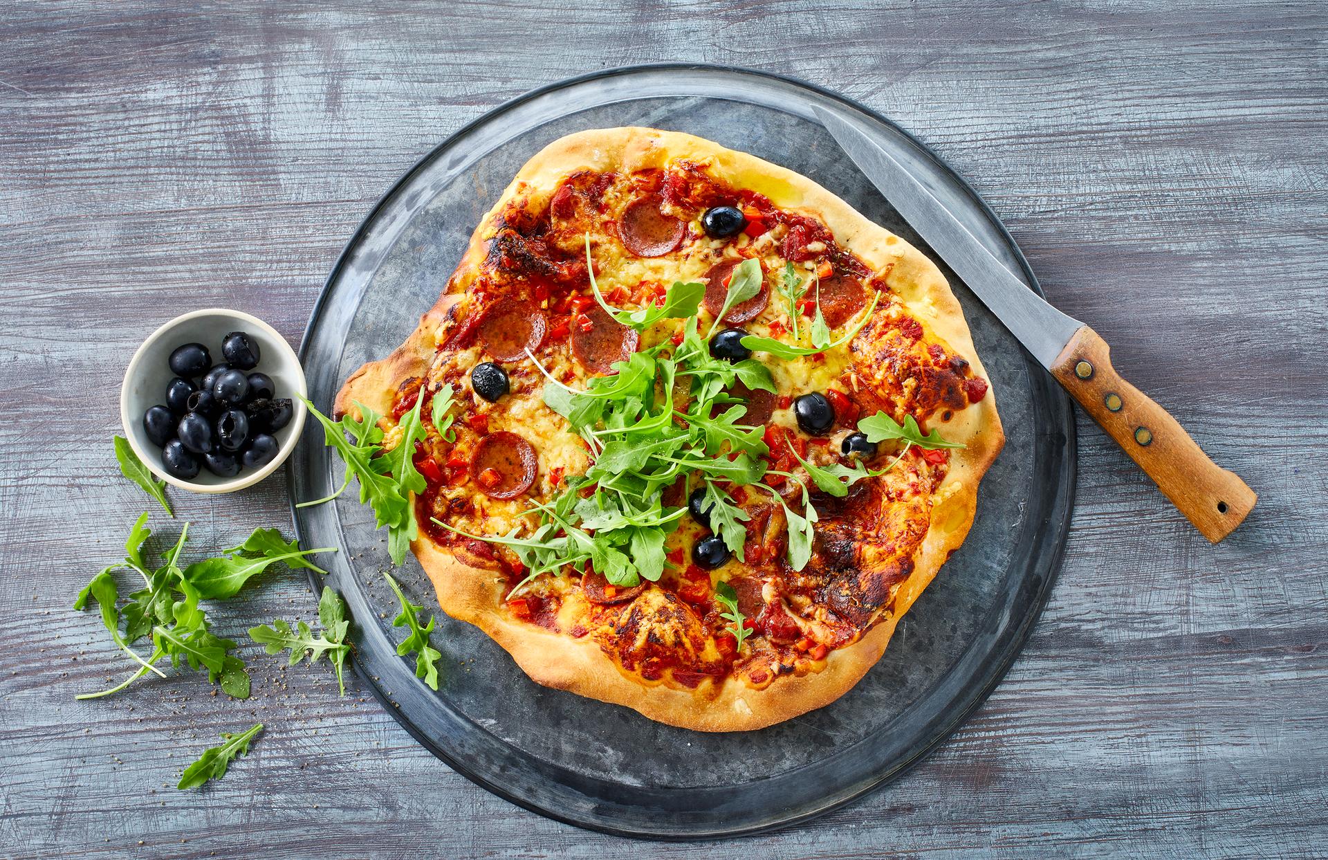 pizzamed peperoni og oliven