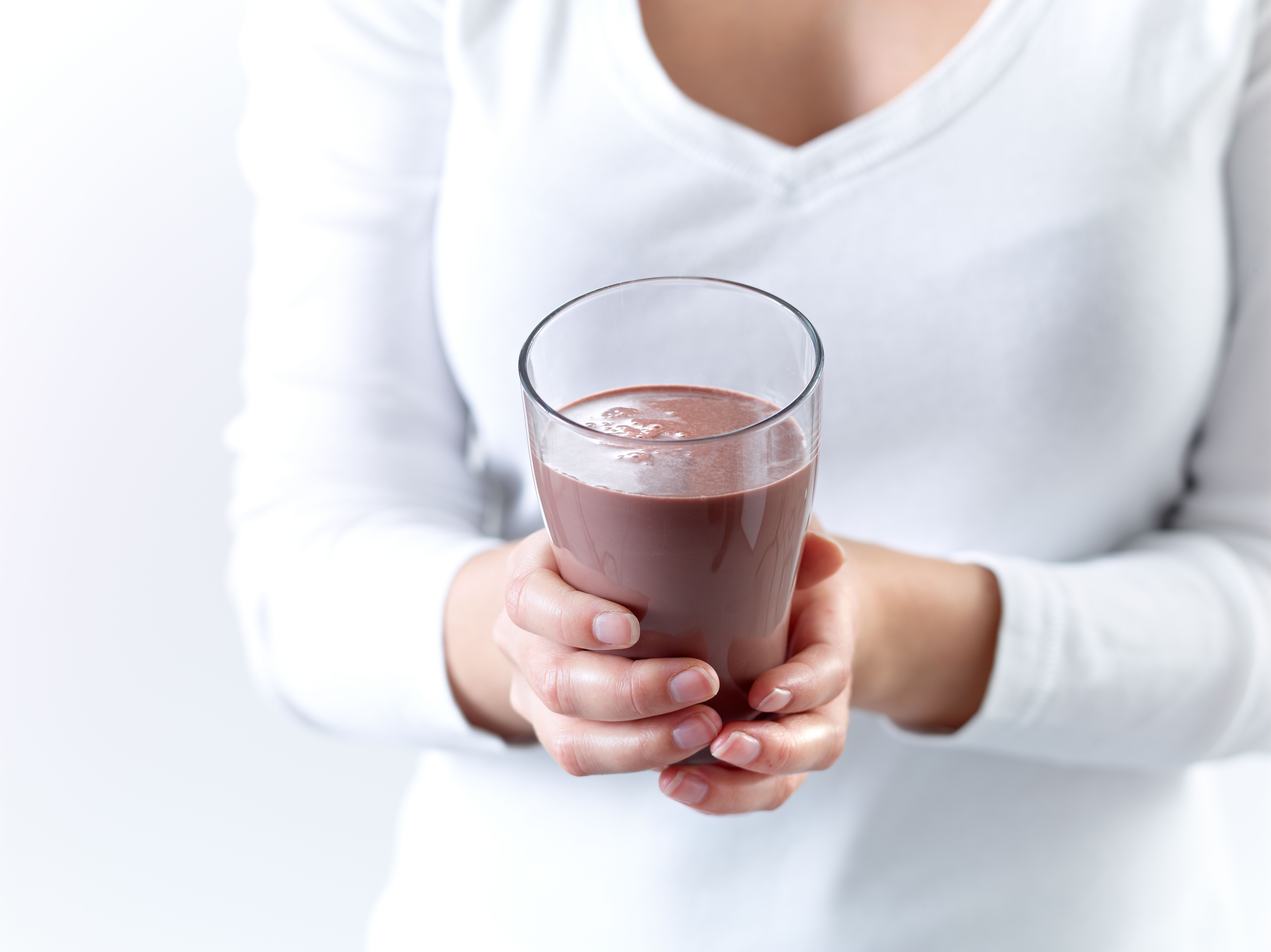 Sjokolademelk i mugge og glass