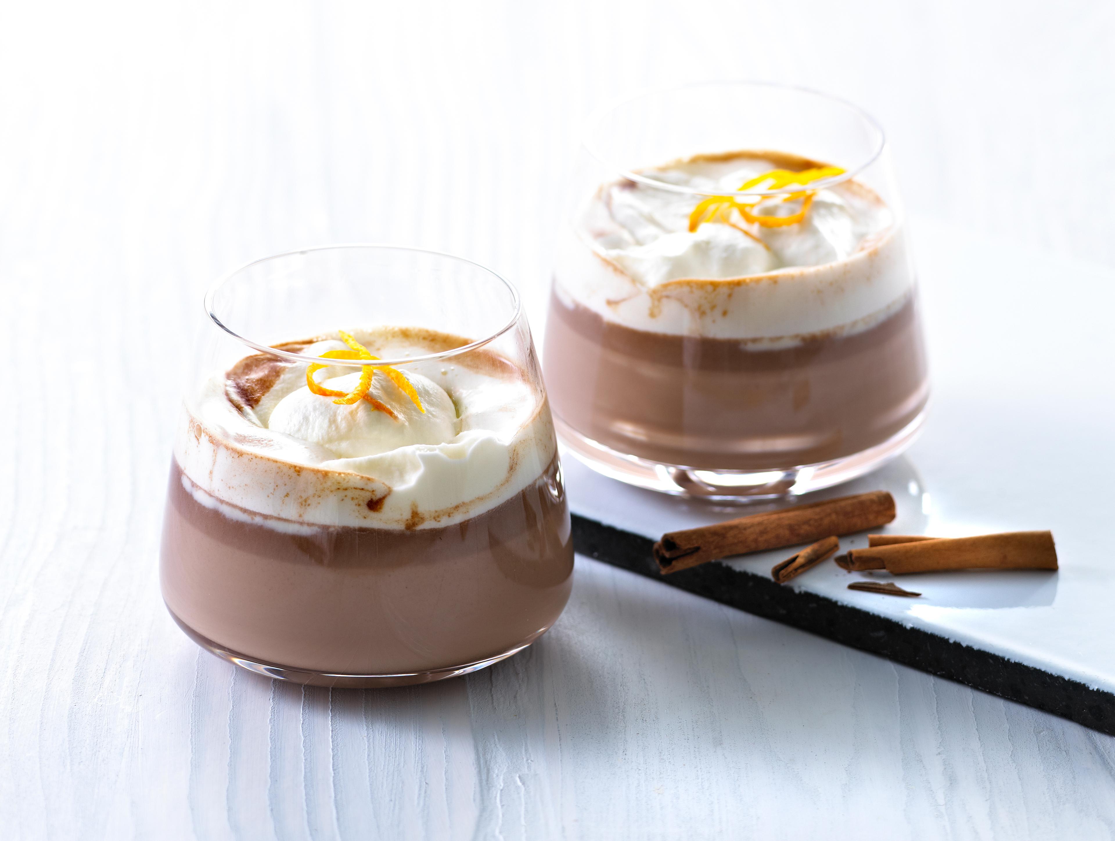 Varm sjokolade med smak av kaffe og kanel