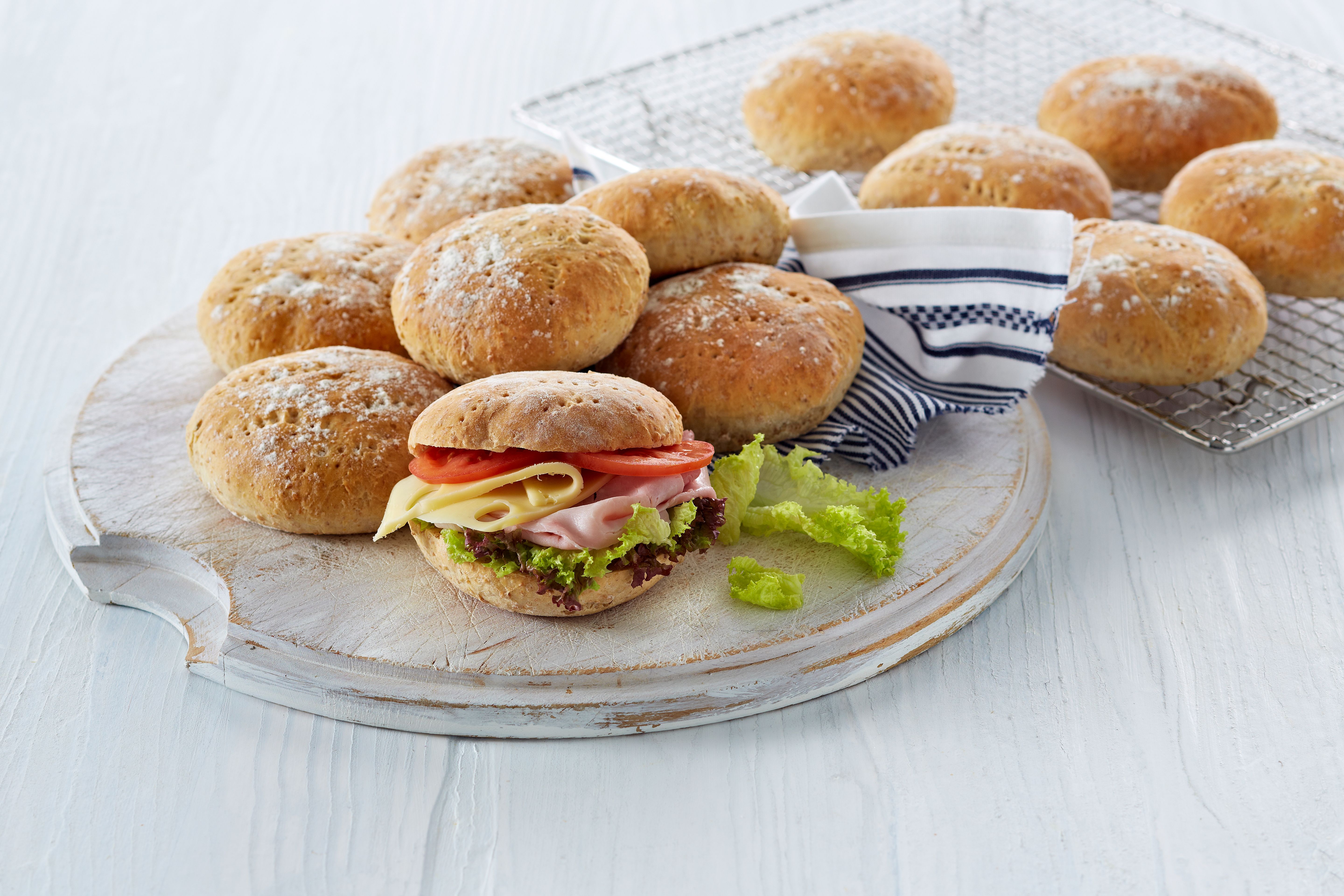 Grove landboller på et fat