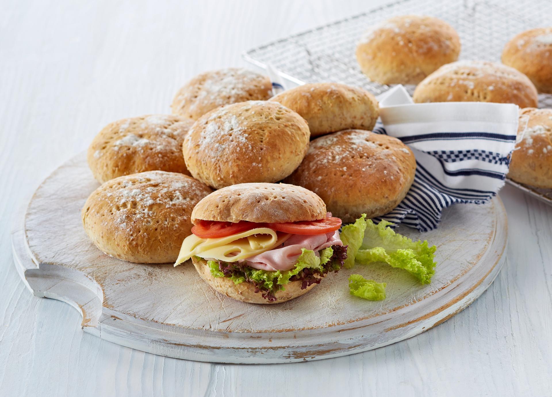 Grove landboller på et fat