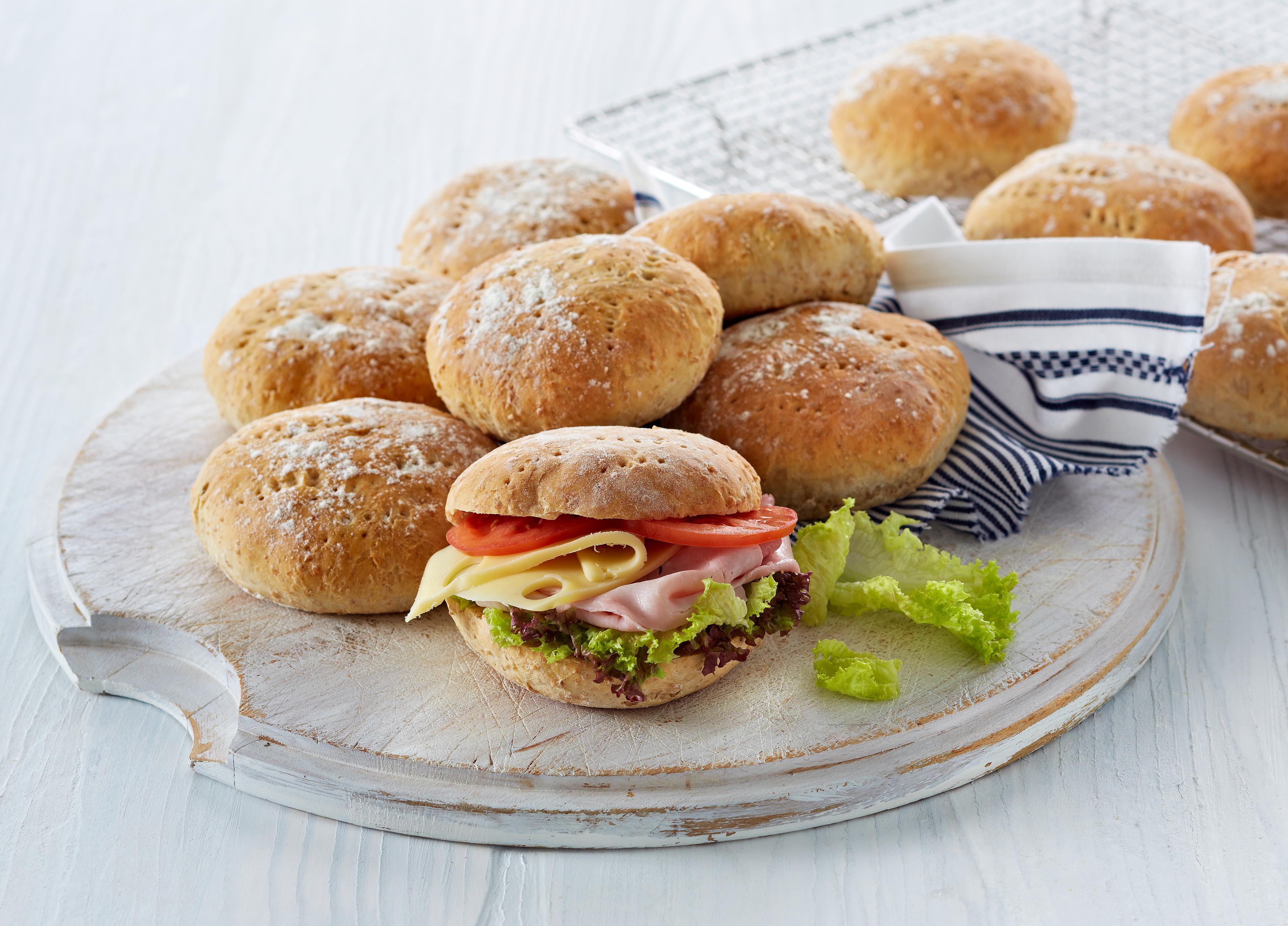 Grove landboller på et fat