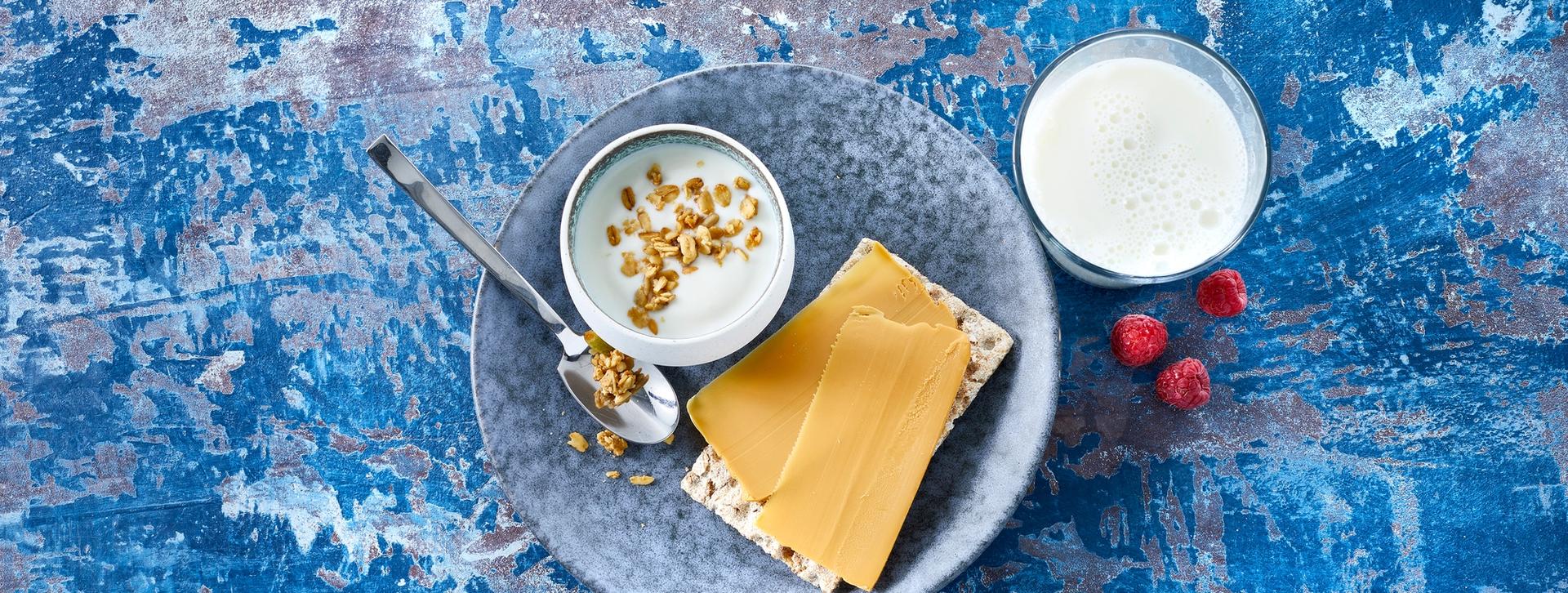Melk, yoghurt og brunost