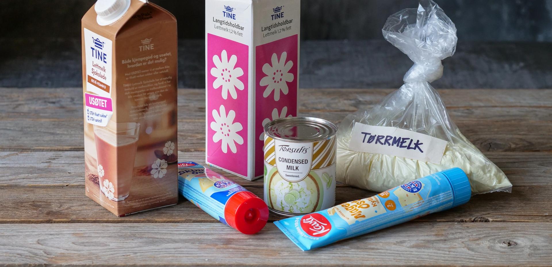 Kartonger med sjokolademelk og langtidsholdbar melk, to tubeoster, pose med tørrmelk og en boks kondensert melk.