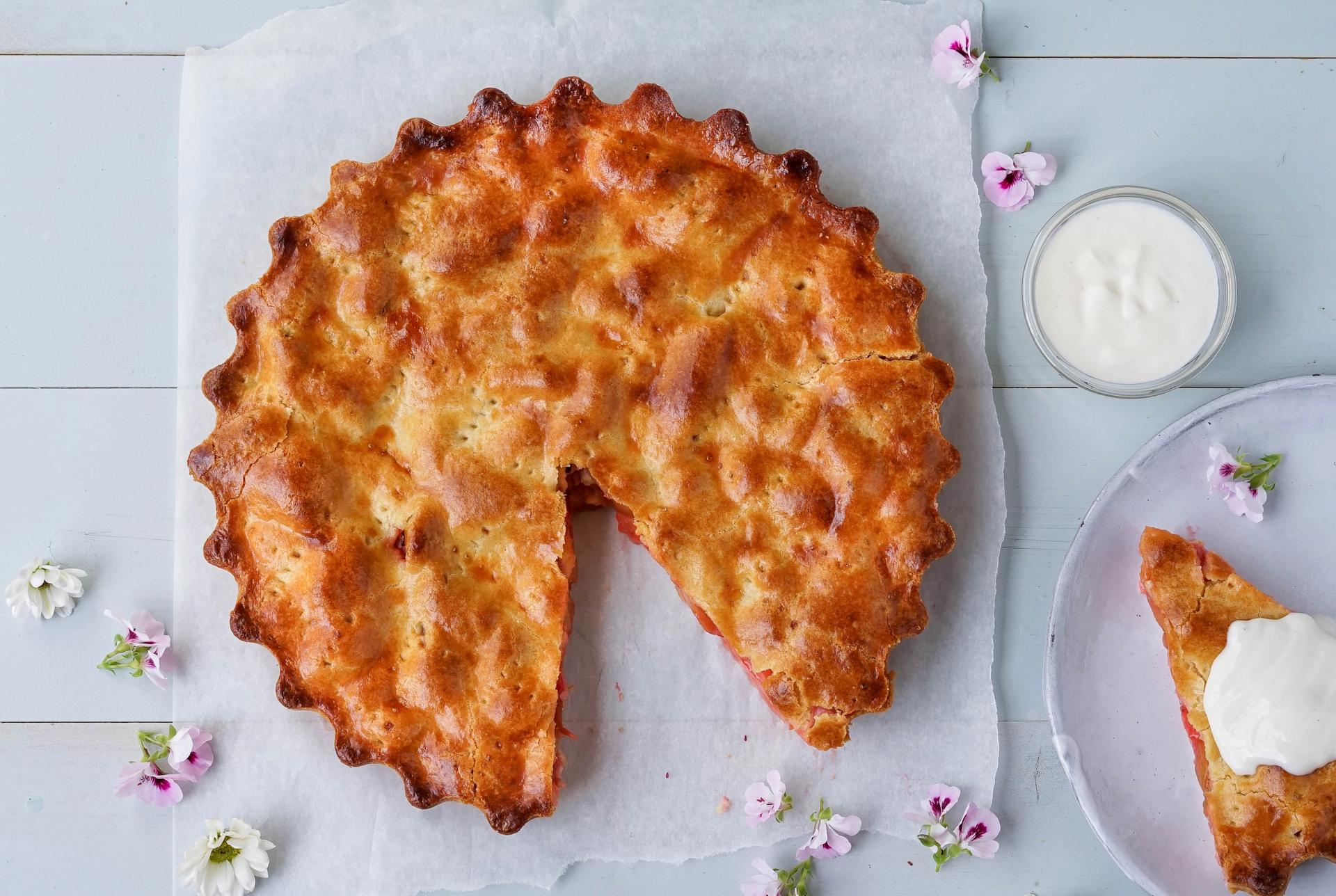 rabarbrapai med jordbær