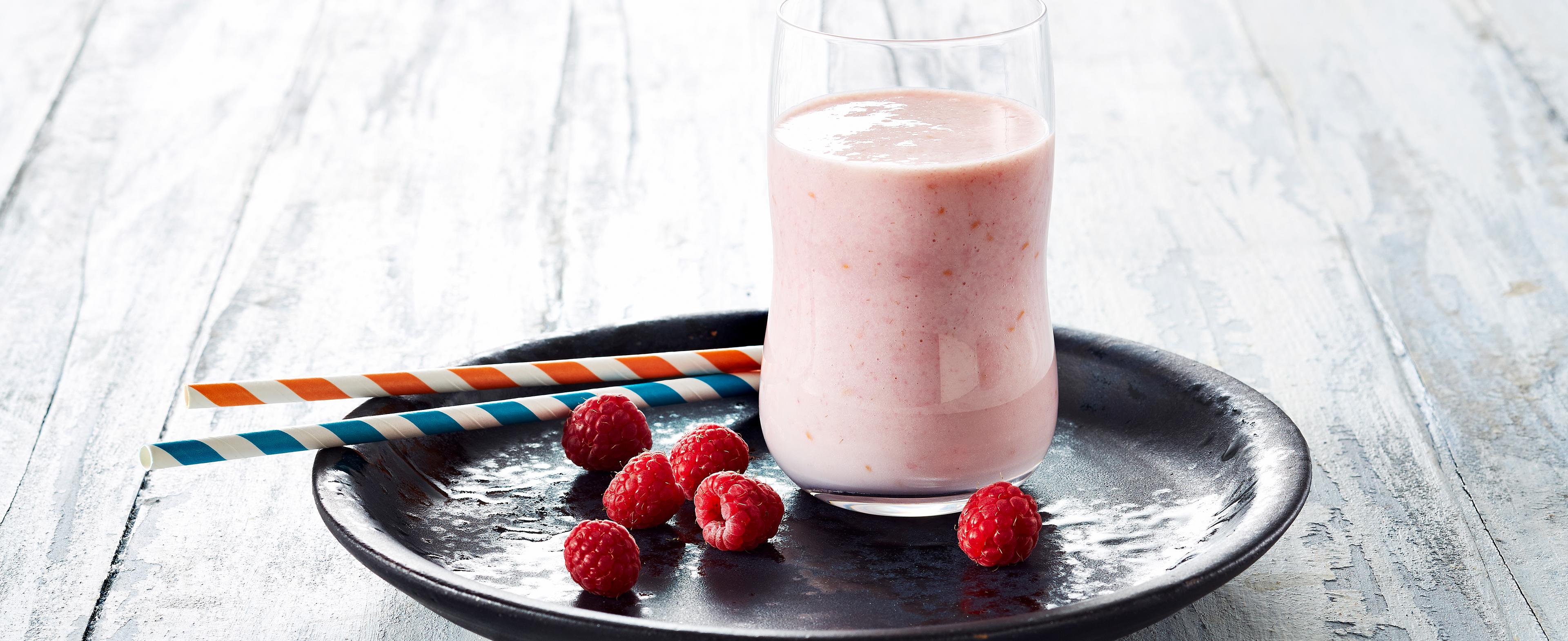 Smaksatt melk med bringebær