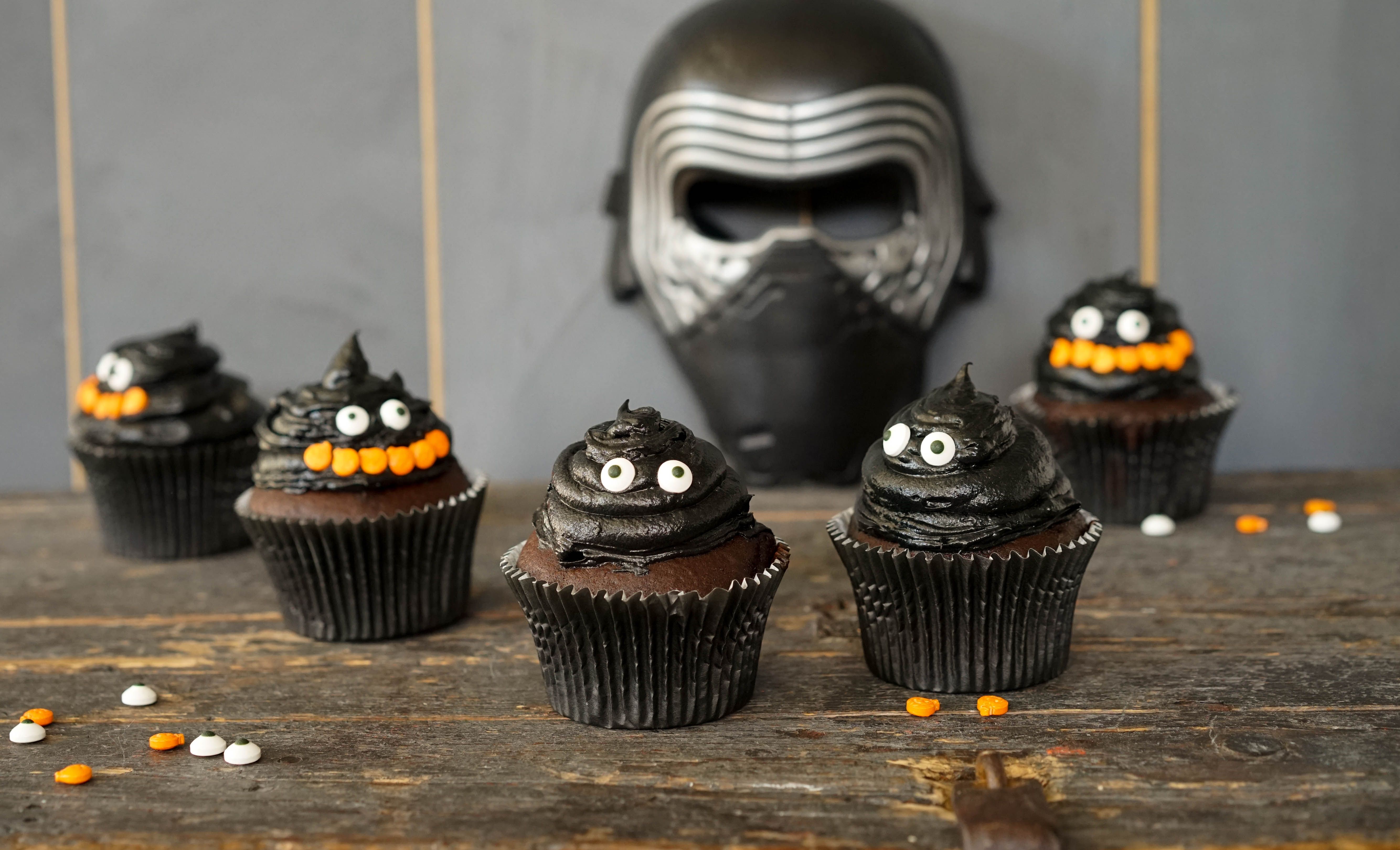 Muffins med halloweendekorasjon