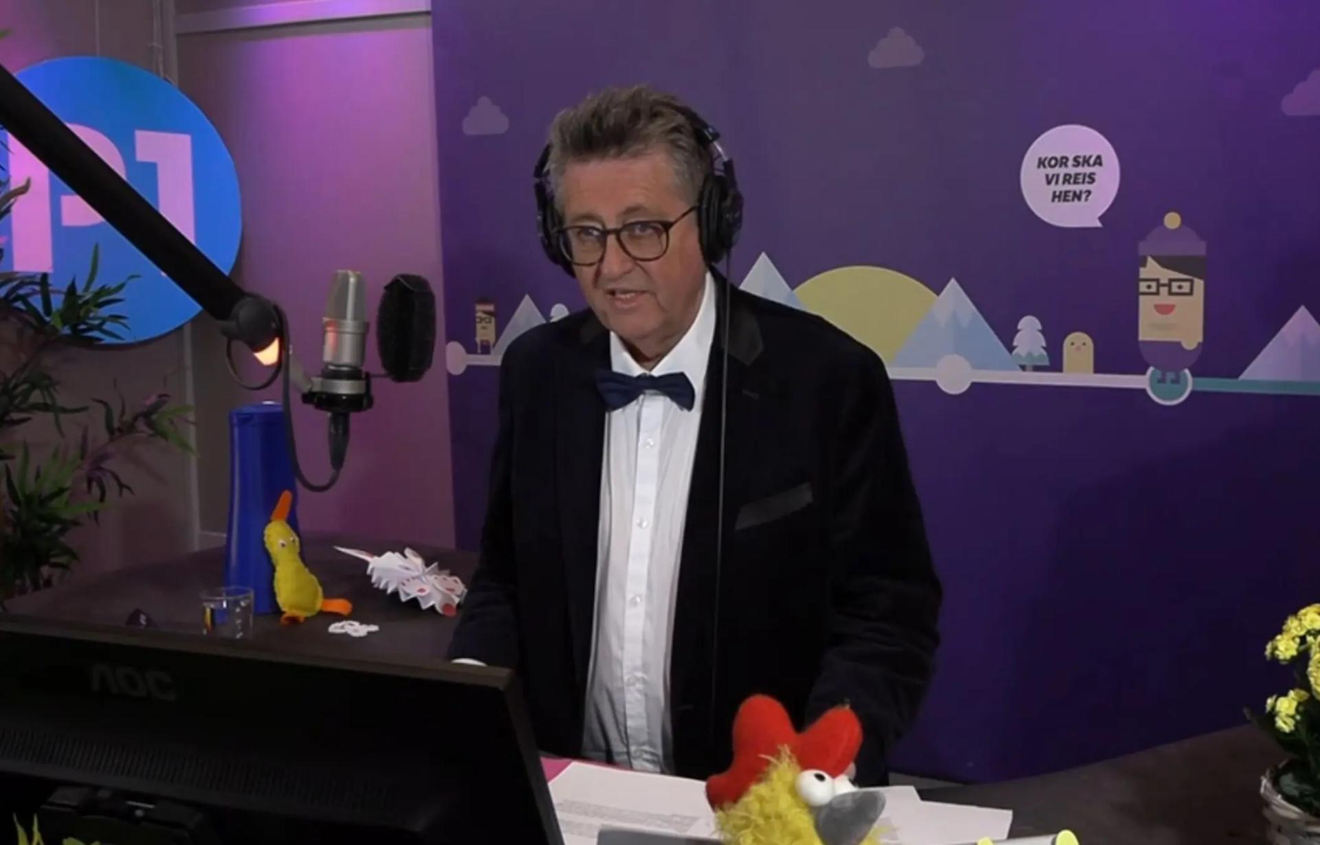 Programleder Viggo Valle i studio hos NRK radio