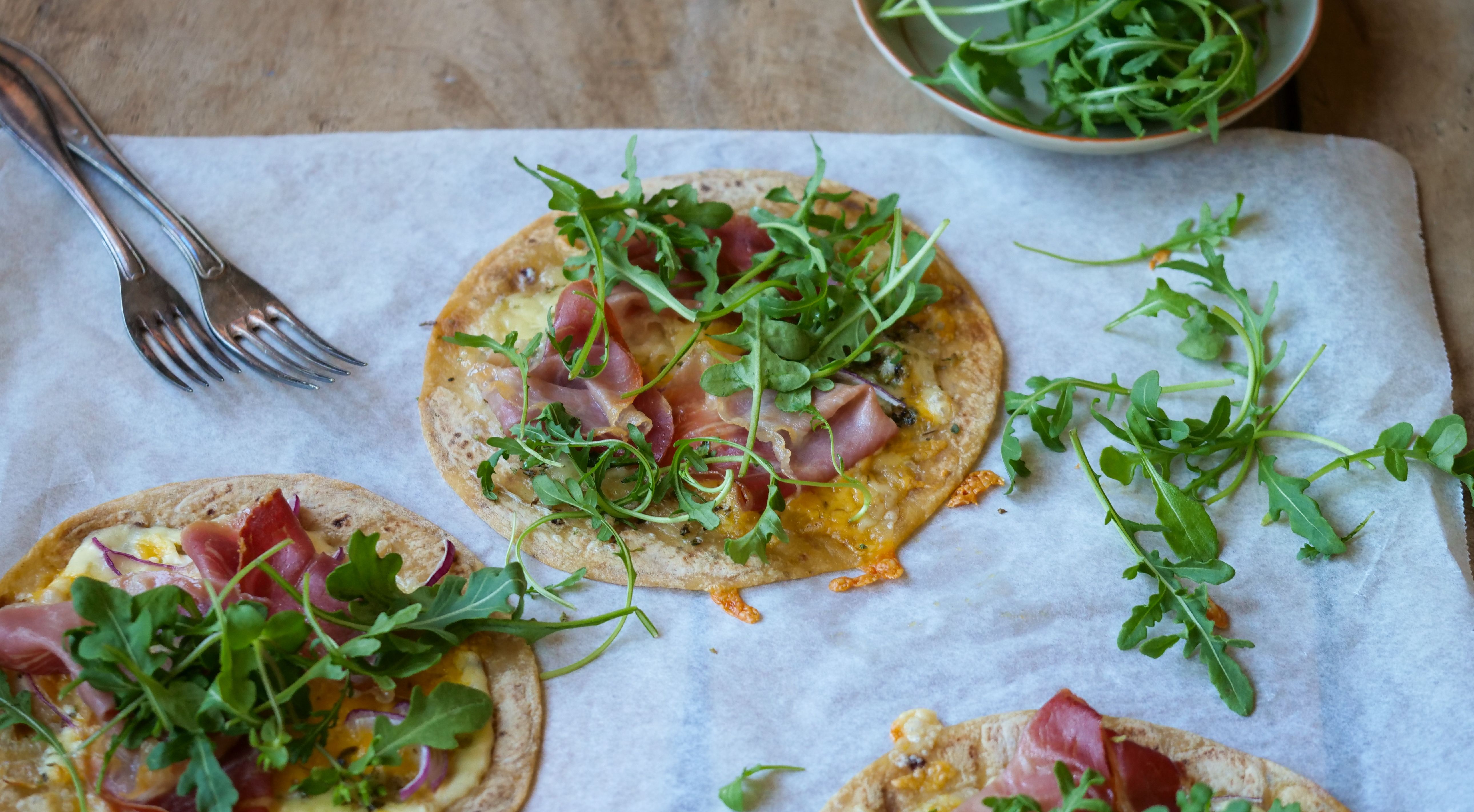 gratinerte lomper på et stekebrett 