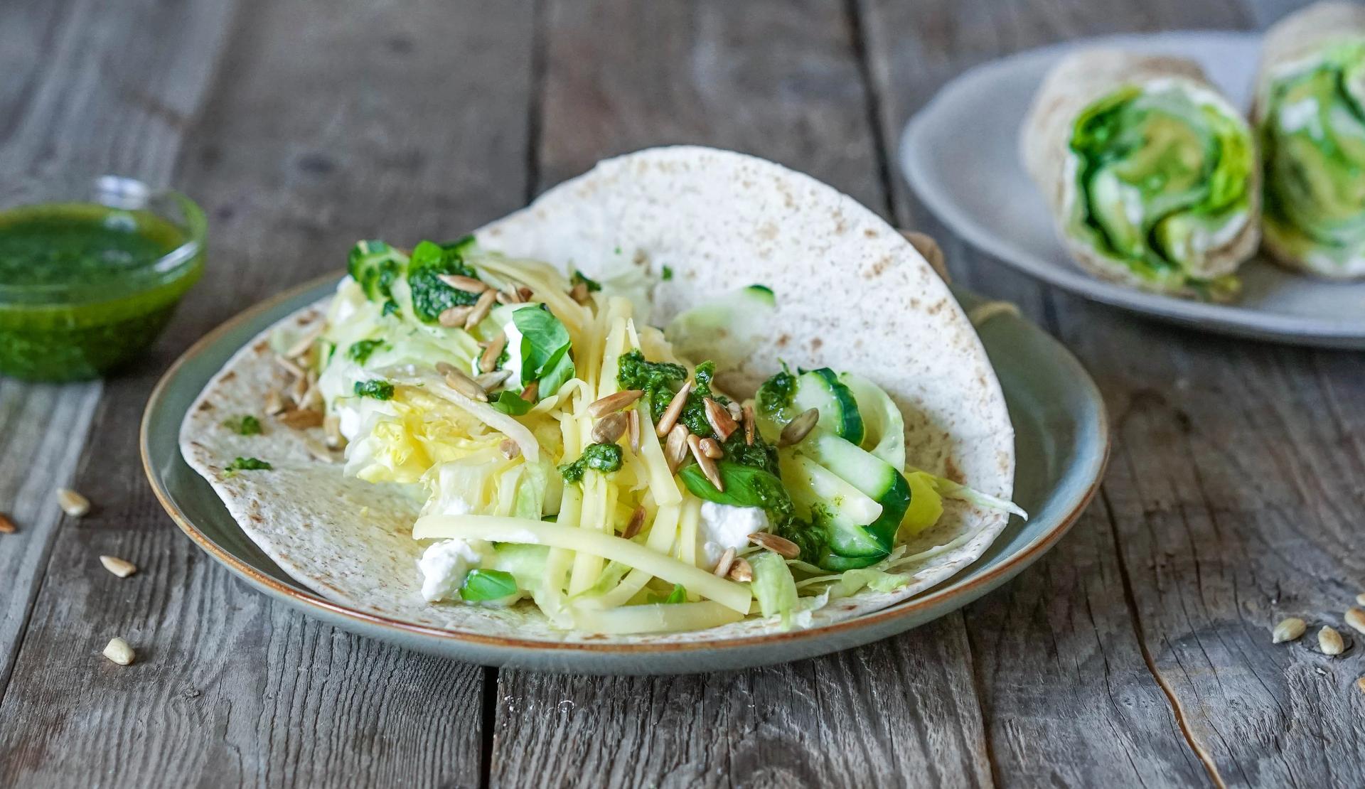 vegetarwraps med avokado, salat og cottage cheese