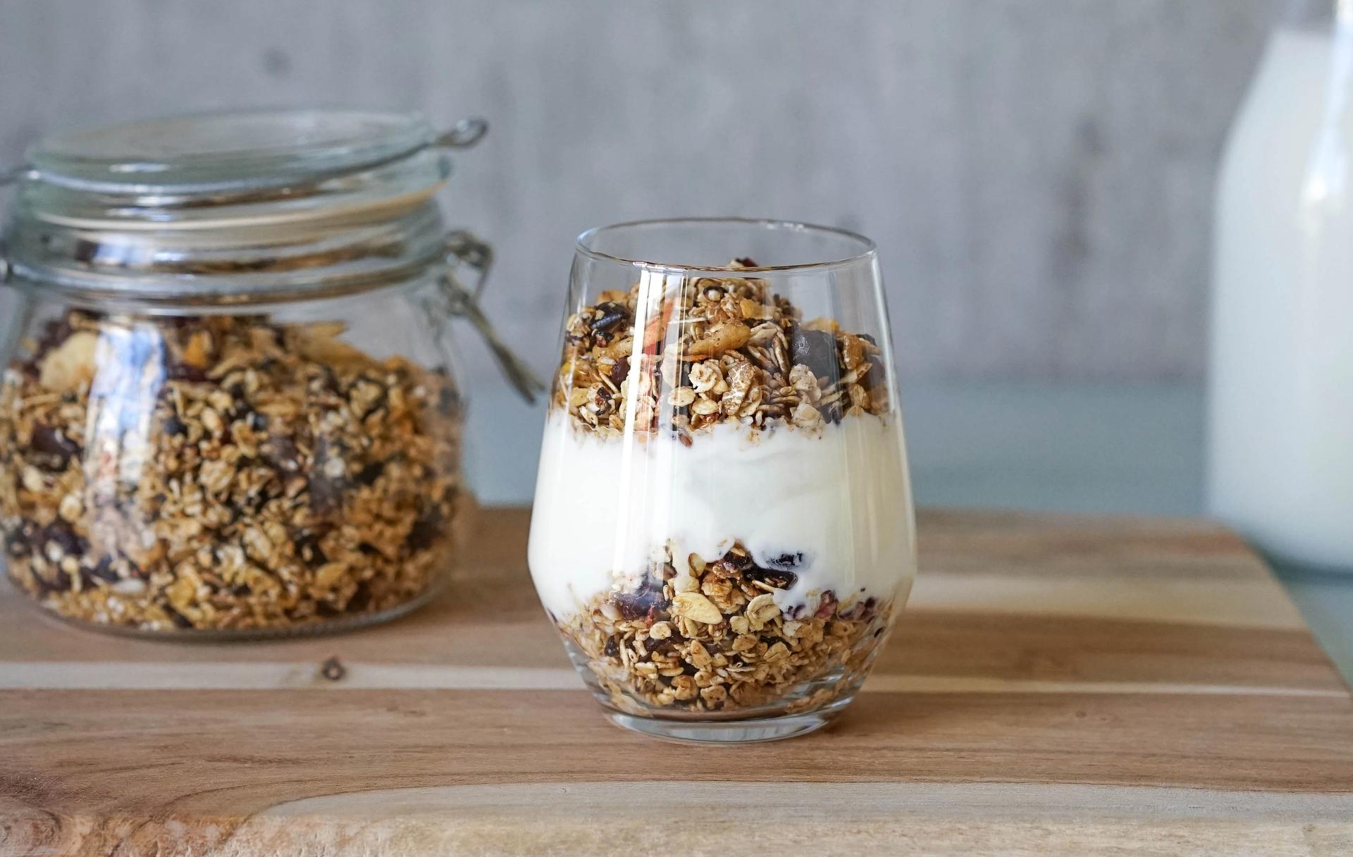 granola med vanilje, tranebær og kanel