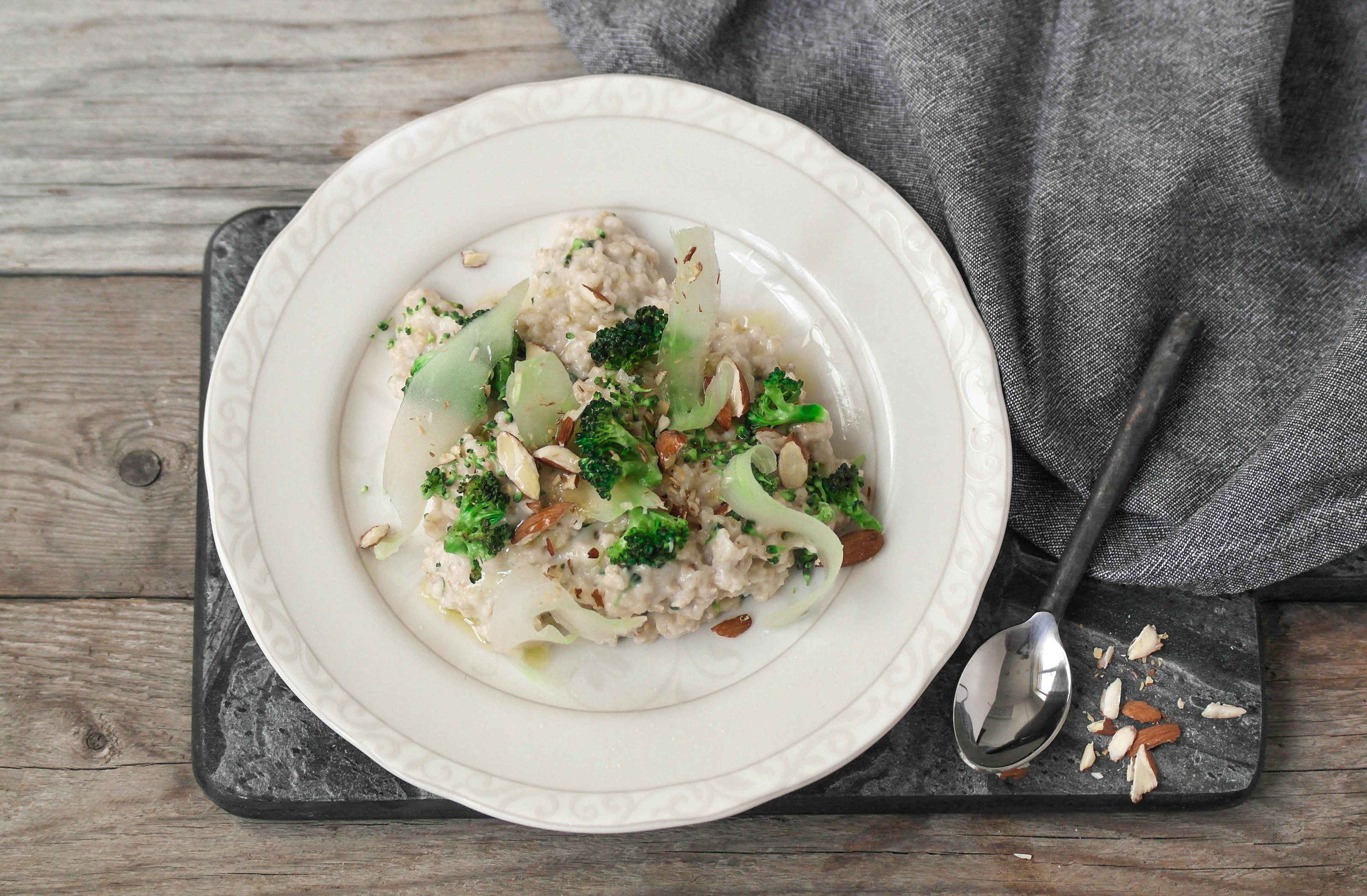 havregrøt med brokkoli og mandler