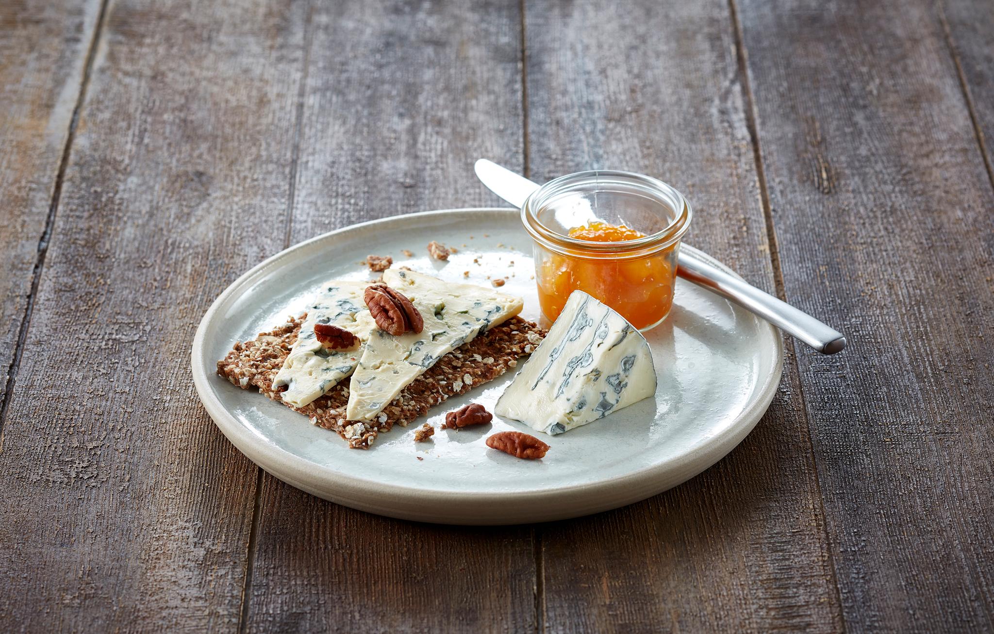 Blåmuggost på knekkebrød