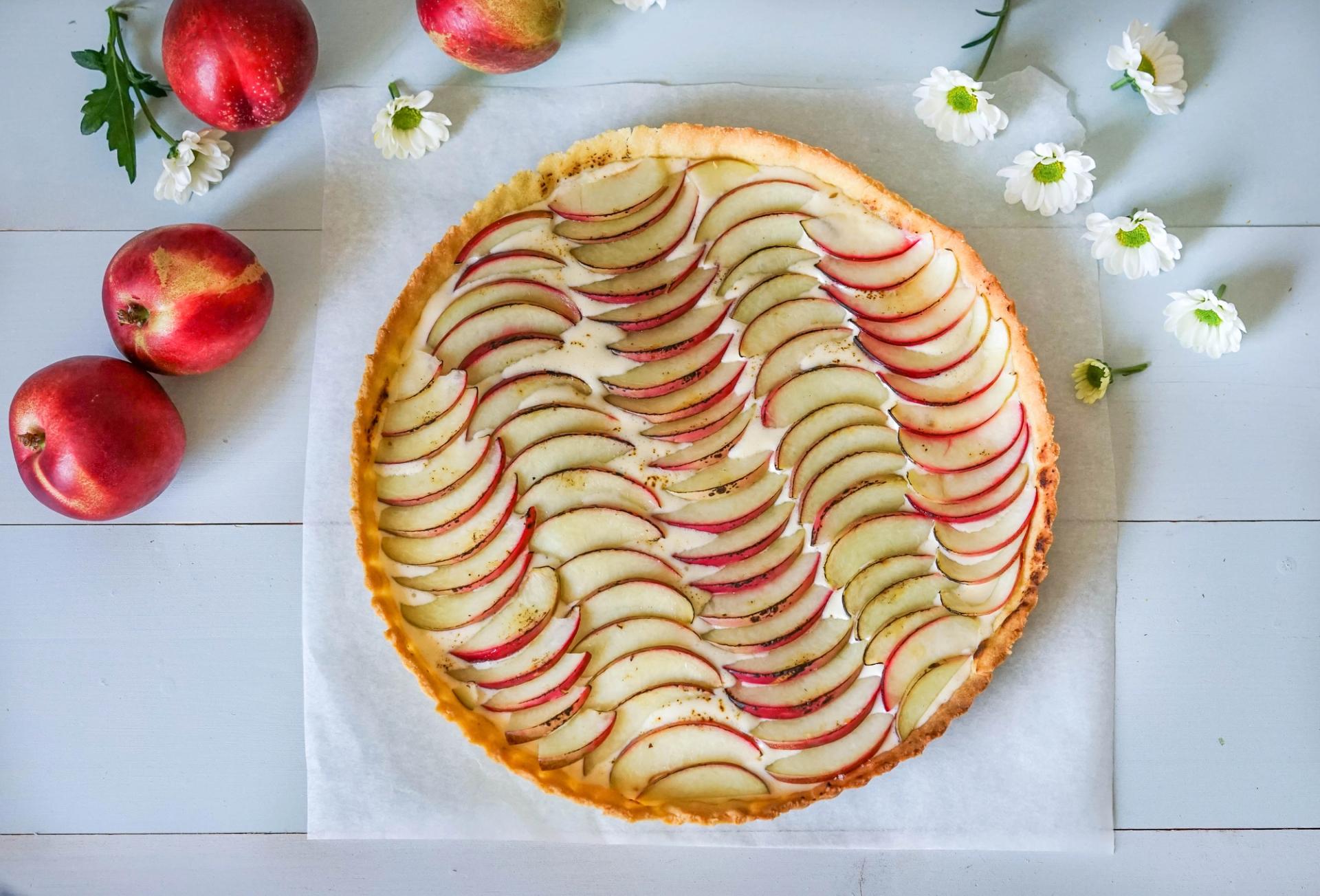 pai med vaniljekrem og frukt