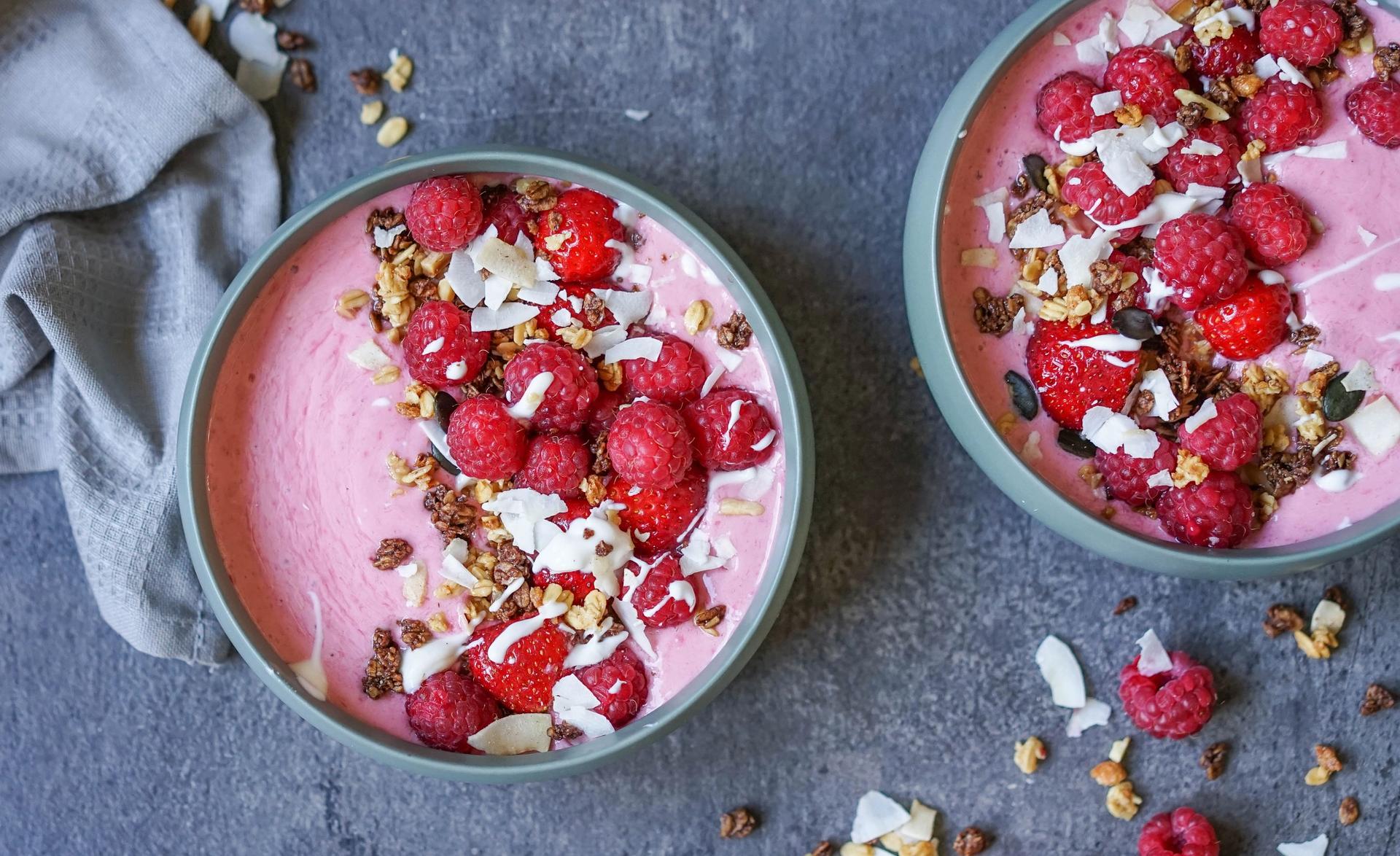 Smoothiebowl med bringebær og vaniljeyoghurt