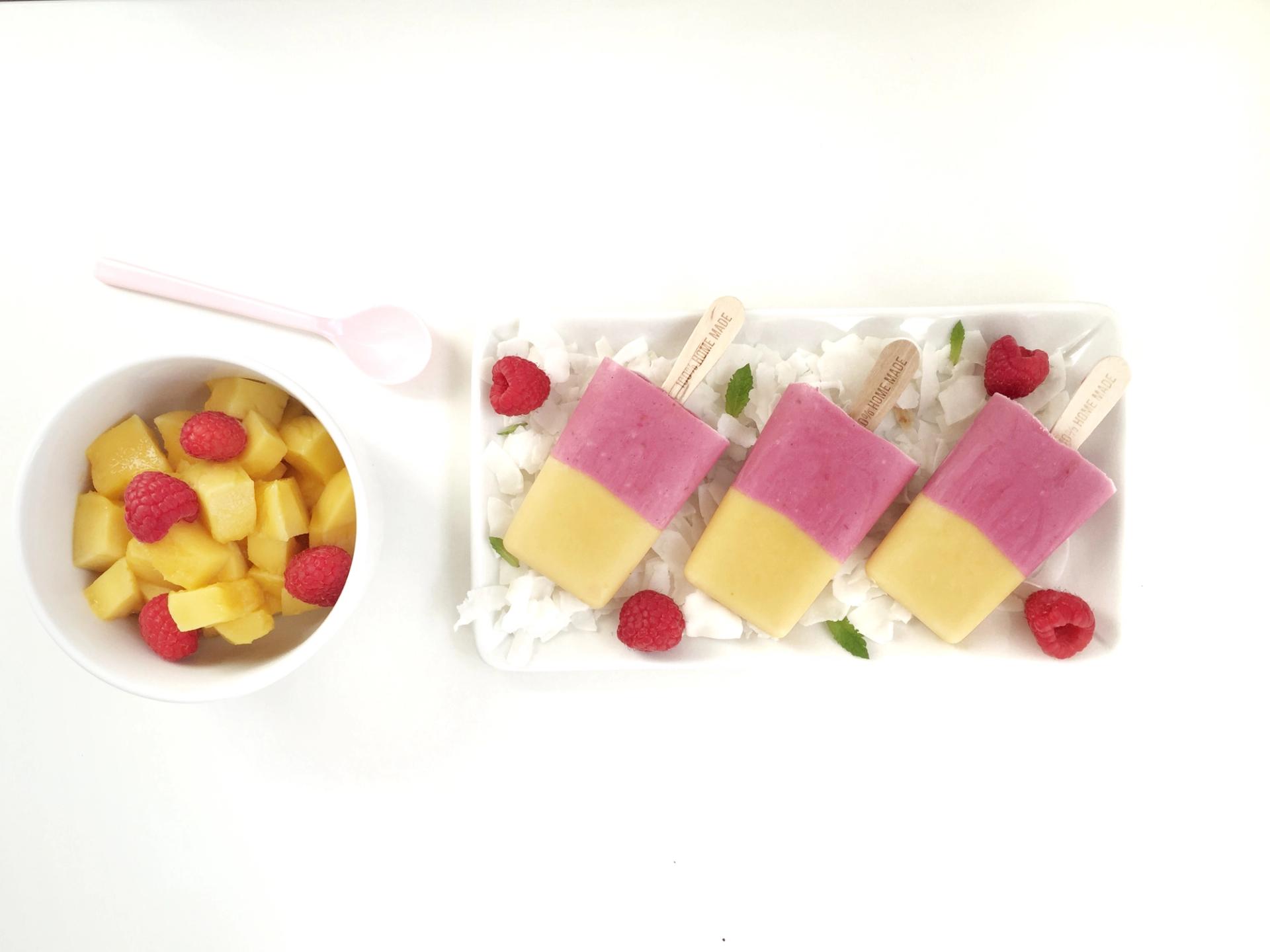 Ispinner med bringebær og mango.