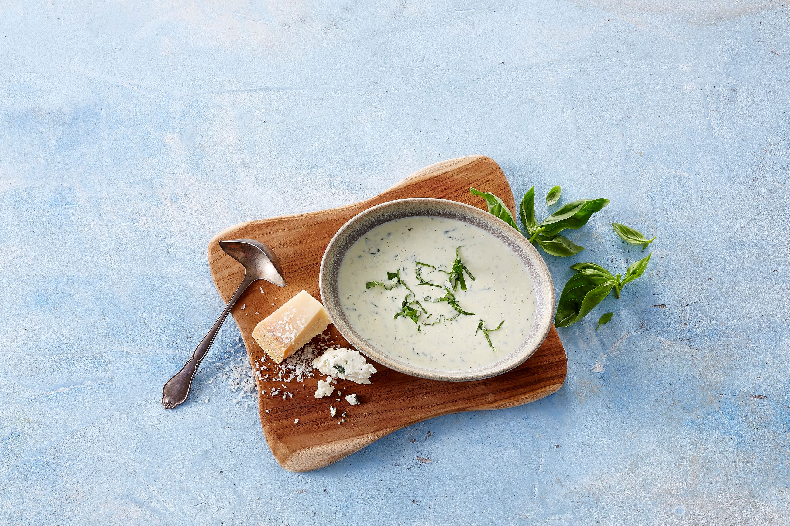 Ostesaus med tre oster