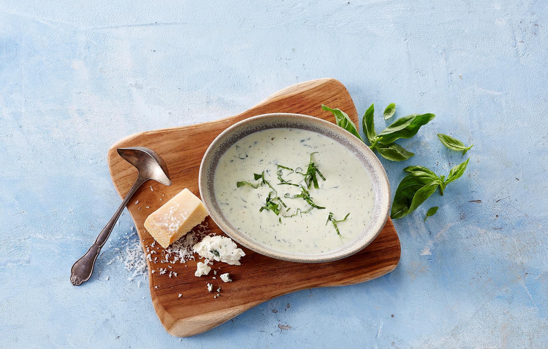 Ostesaus med tre oster