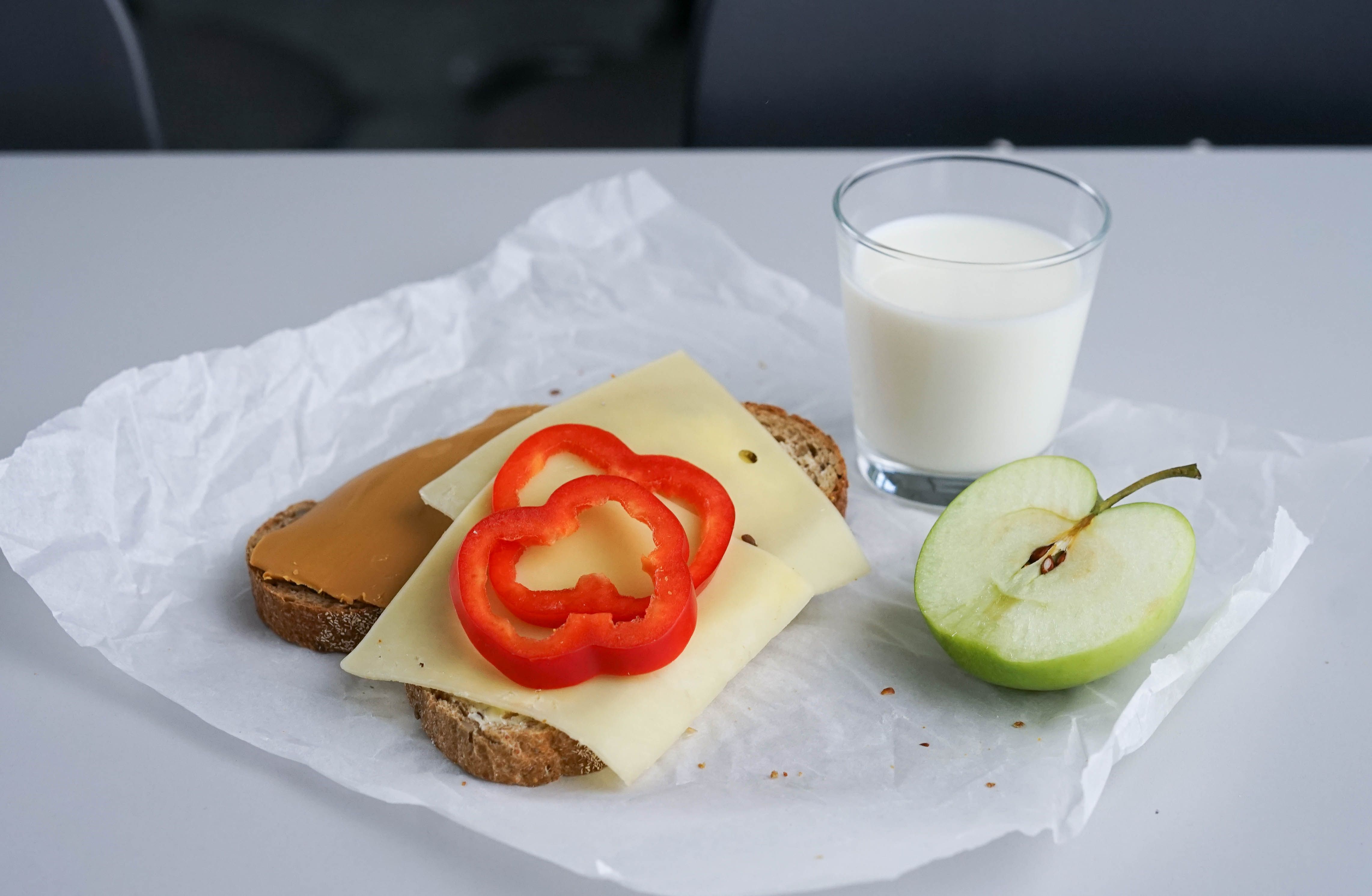 Matpakke og et glass melk