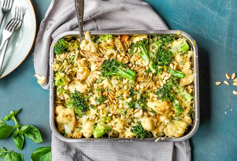 pastagrateng med pesto og brokkoli