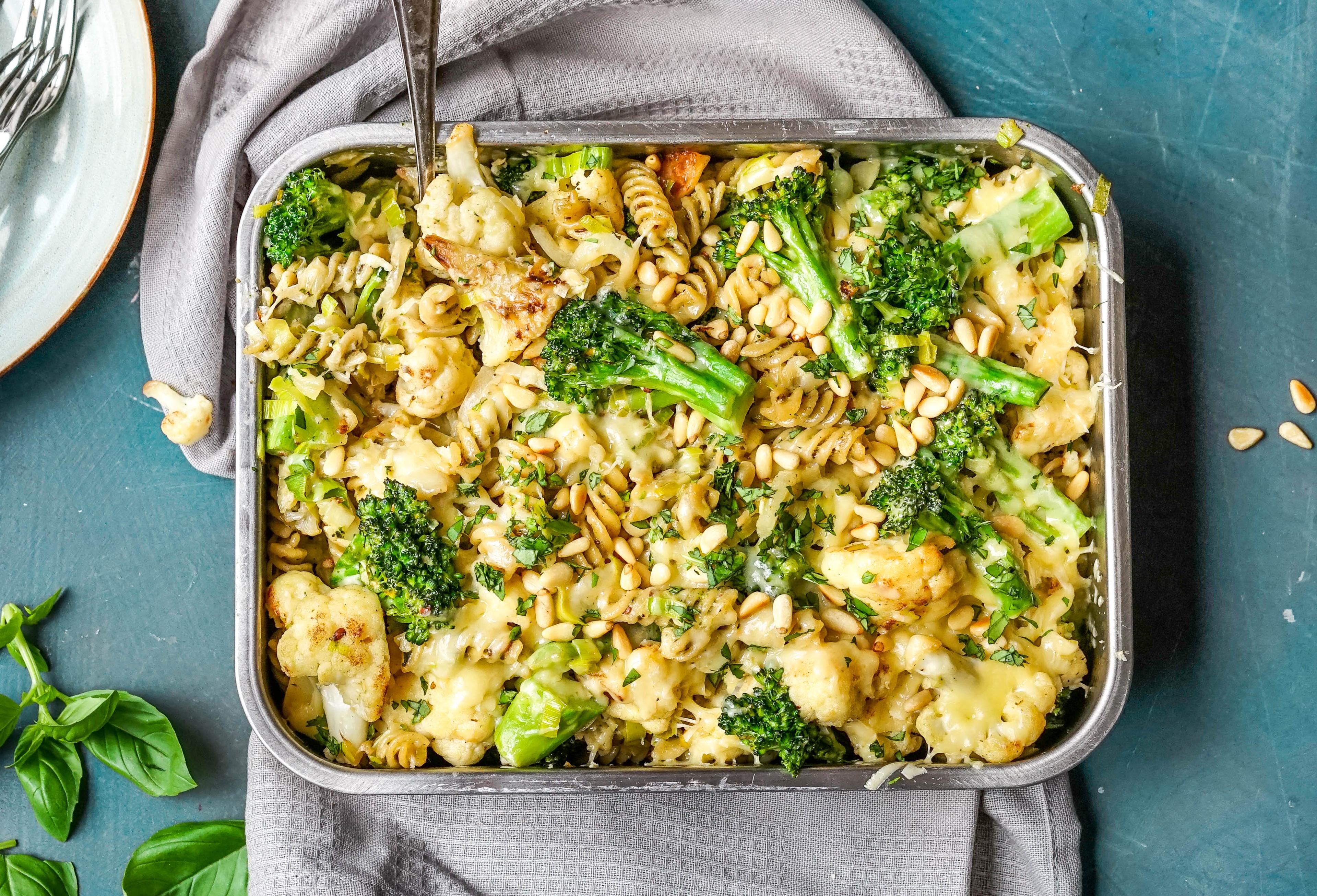 pastagrateng med pesto og brokkoli