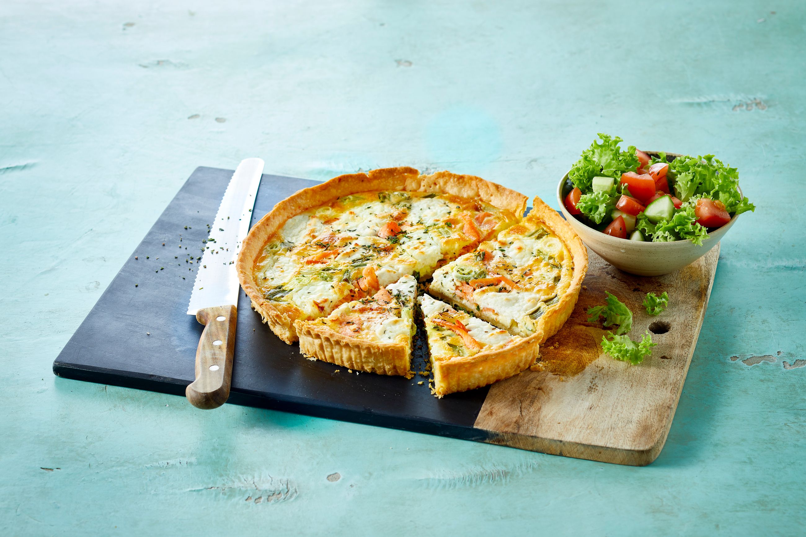 Pai med røkelaks og geitost