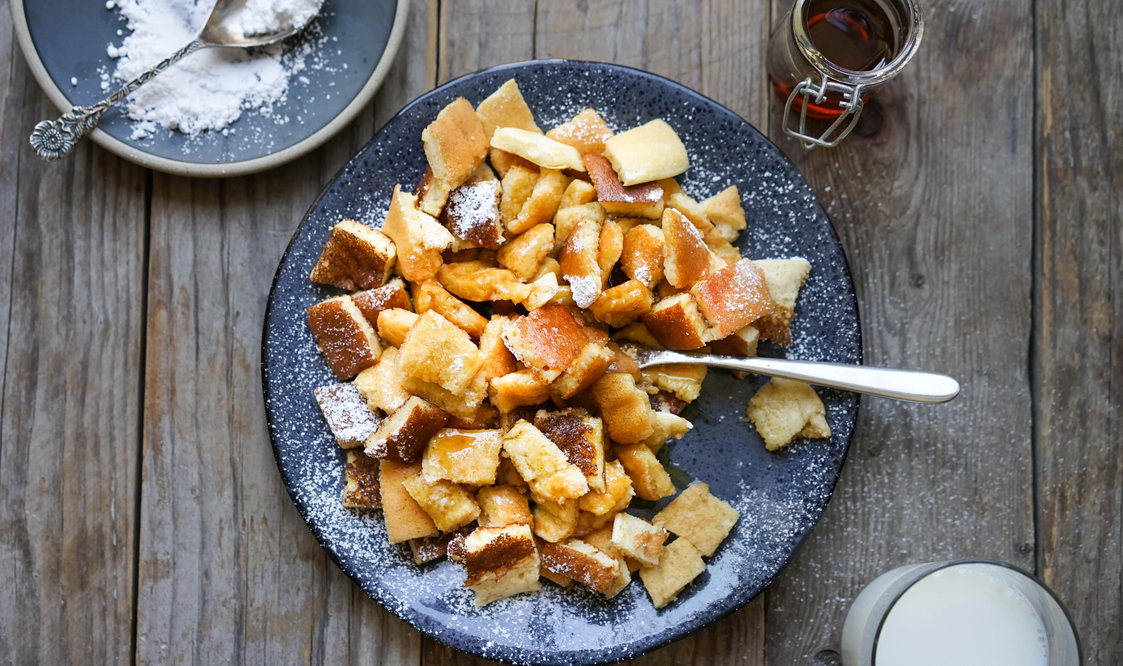 pannekaker med melis og sirup