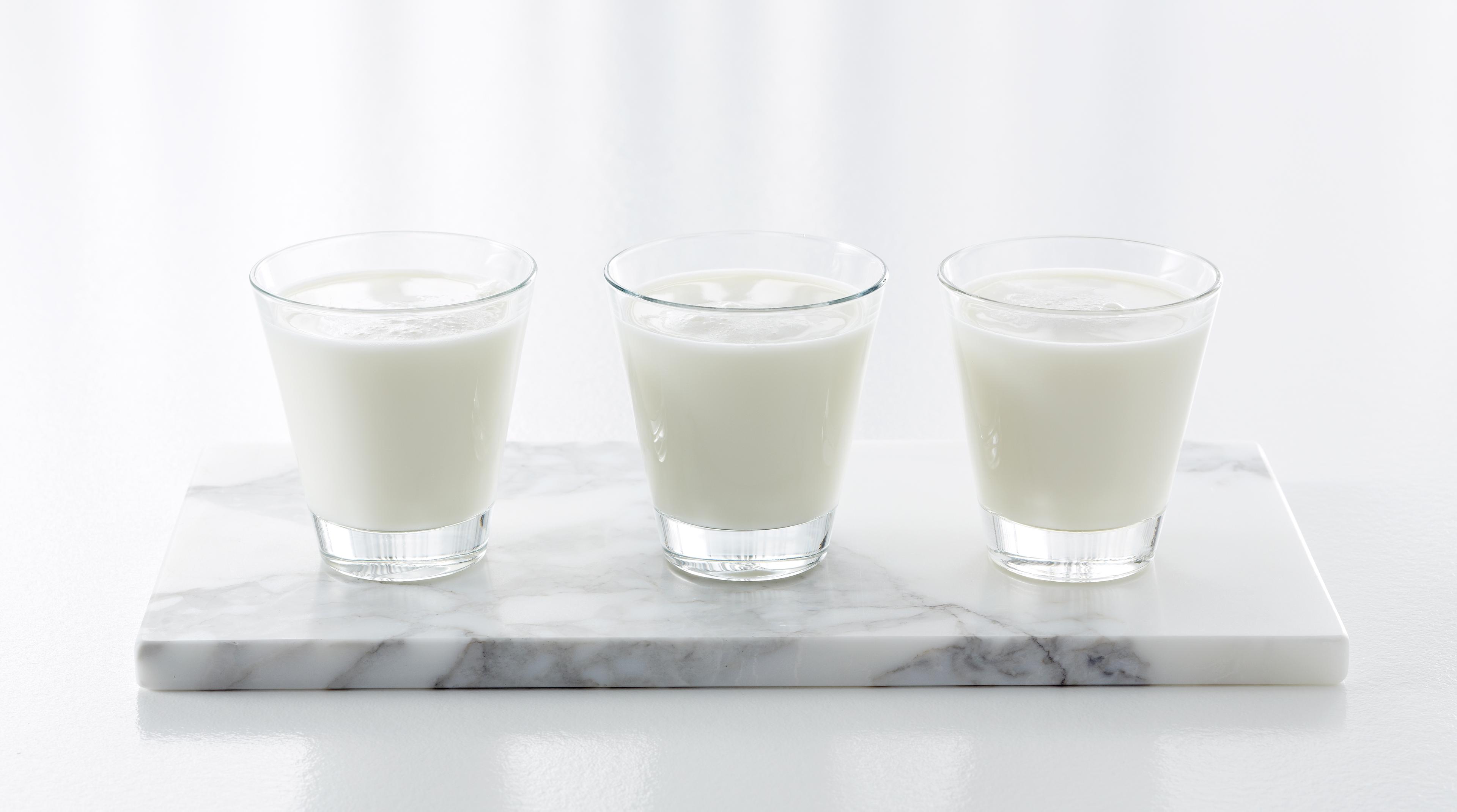 Tre glass med melk 