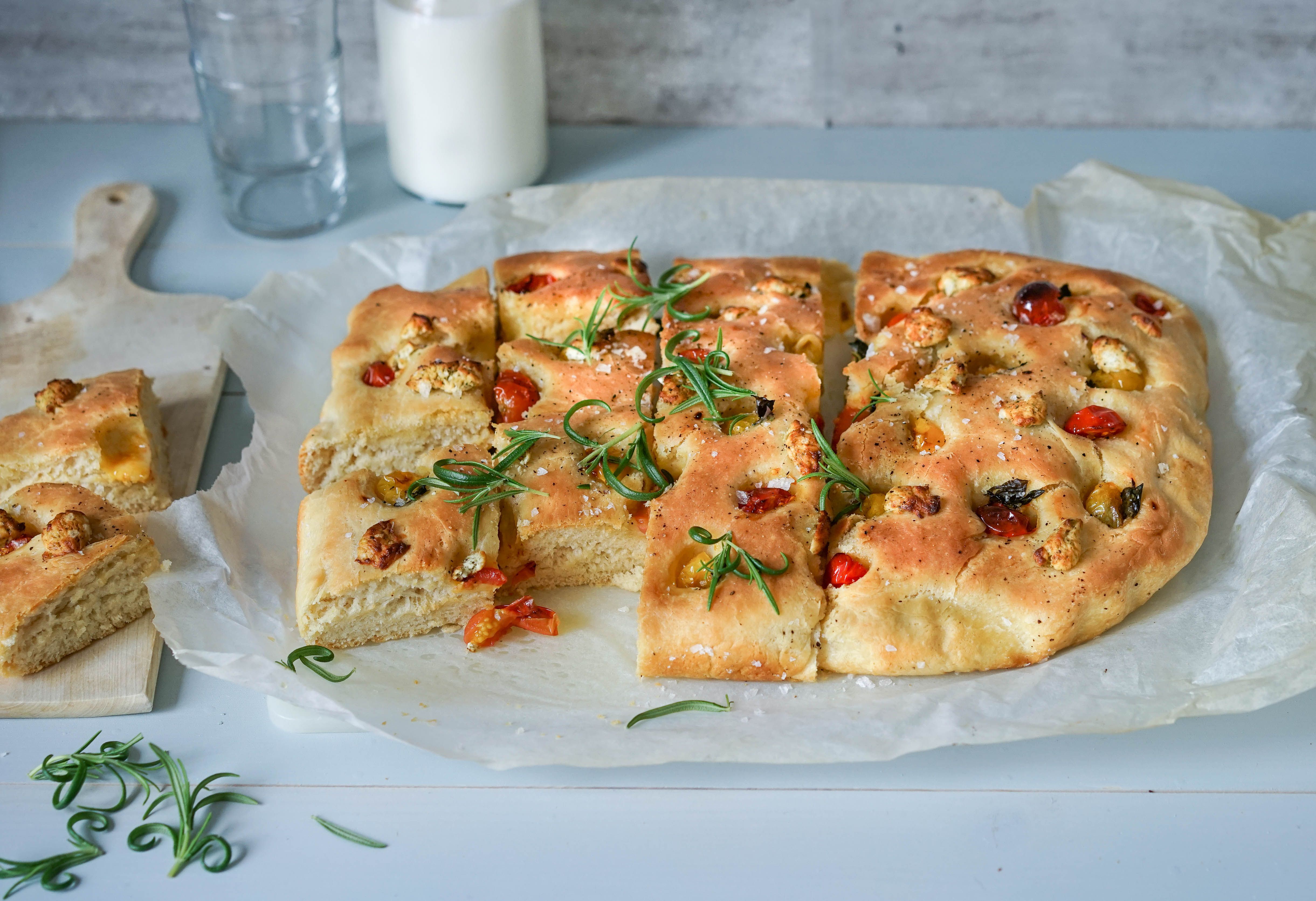 tomat og chevrèbrød