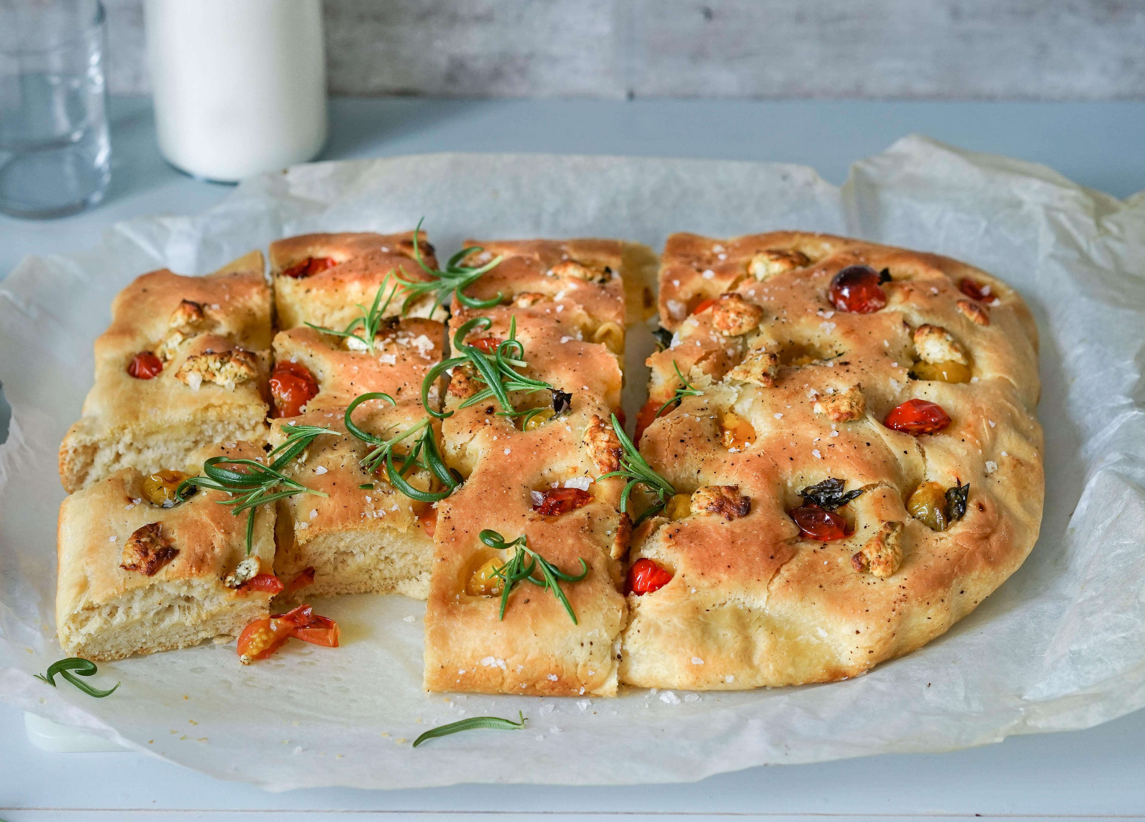 tomat og chevrèbrød