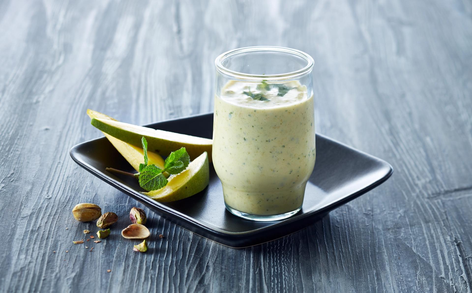 Syrnet melk med mango i glass