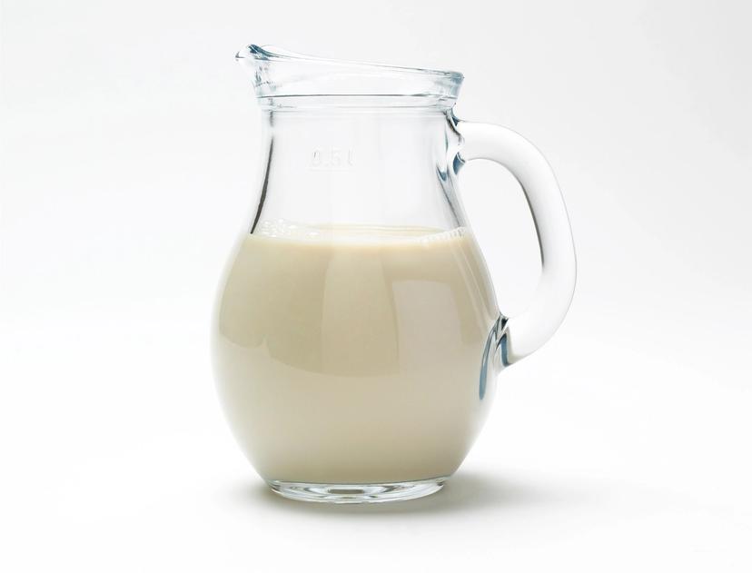Melk i glassmugge