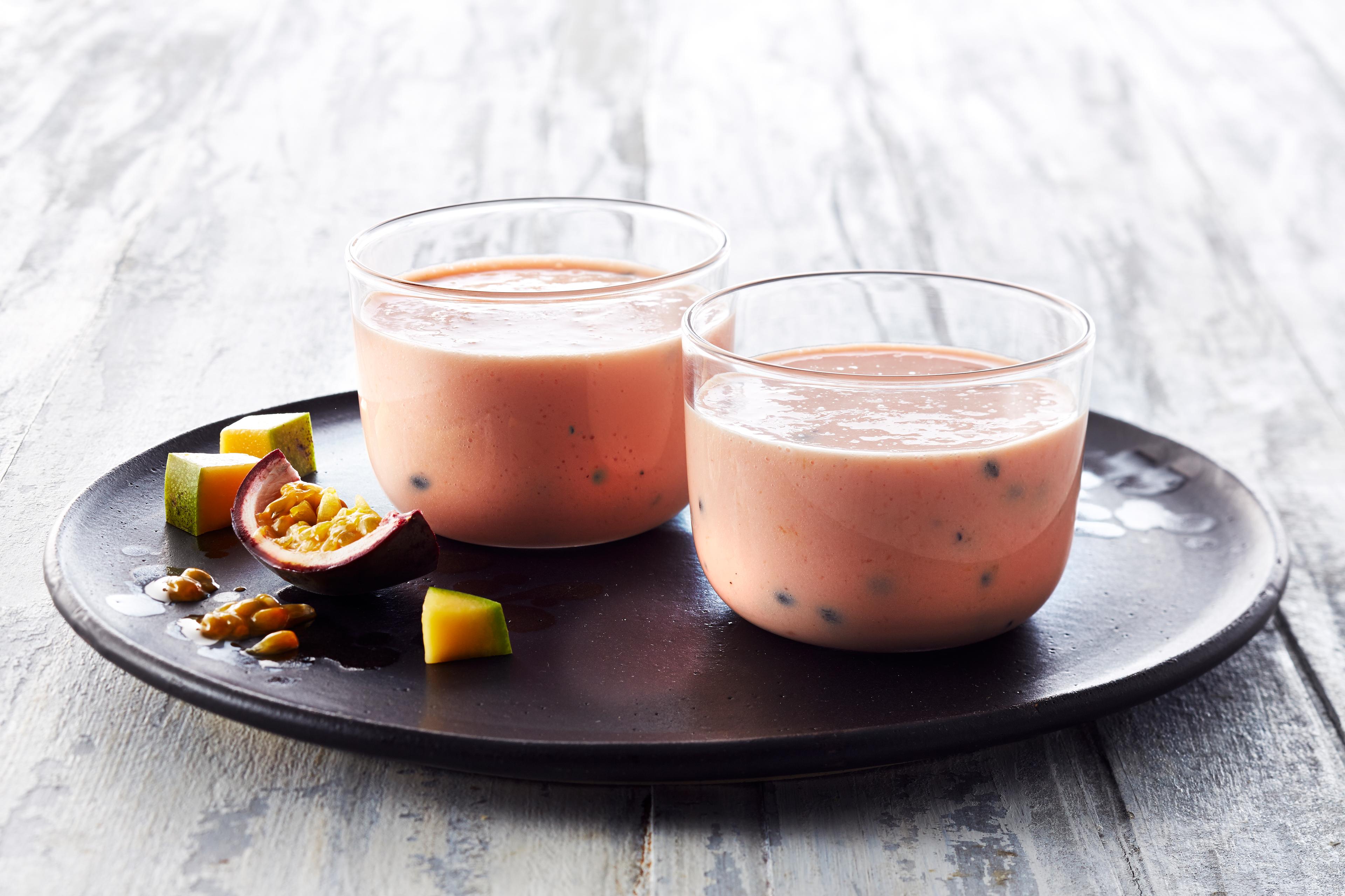 Pasjonsfrukt- og jordbærmilkshake