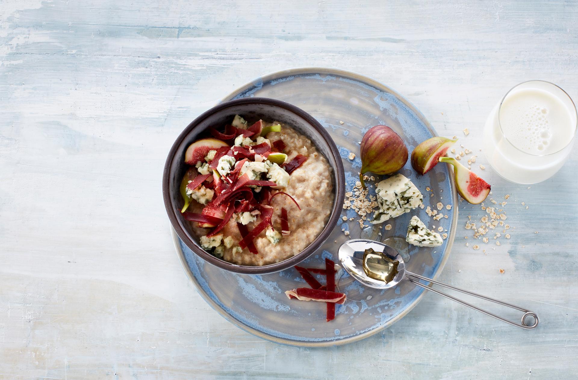 Havregrøt med blåmuggost og fenalår