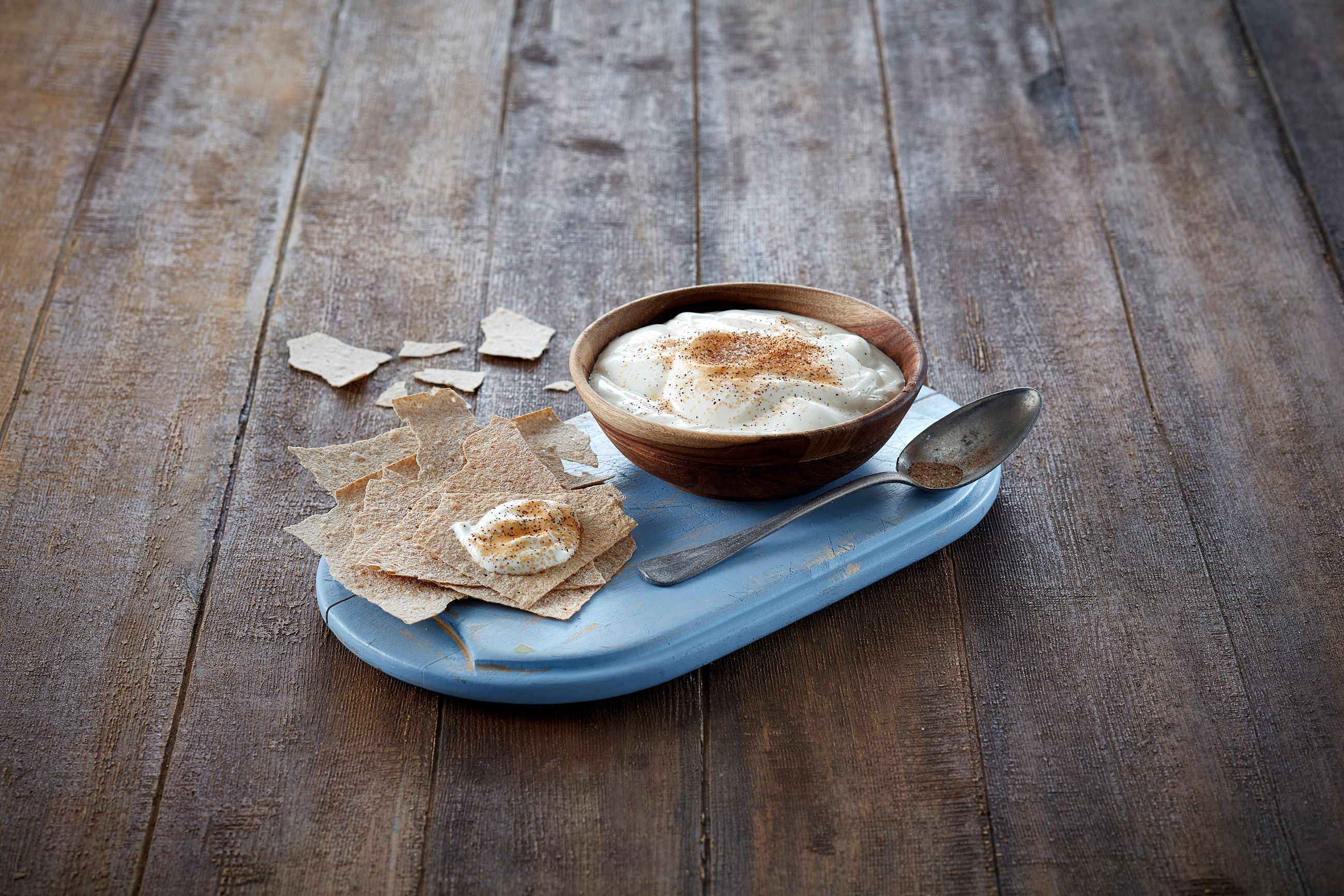 Rømmekolle i skål med flatbrød