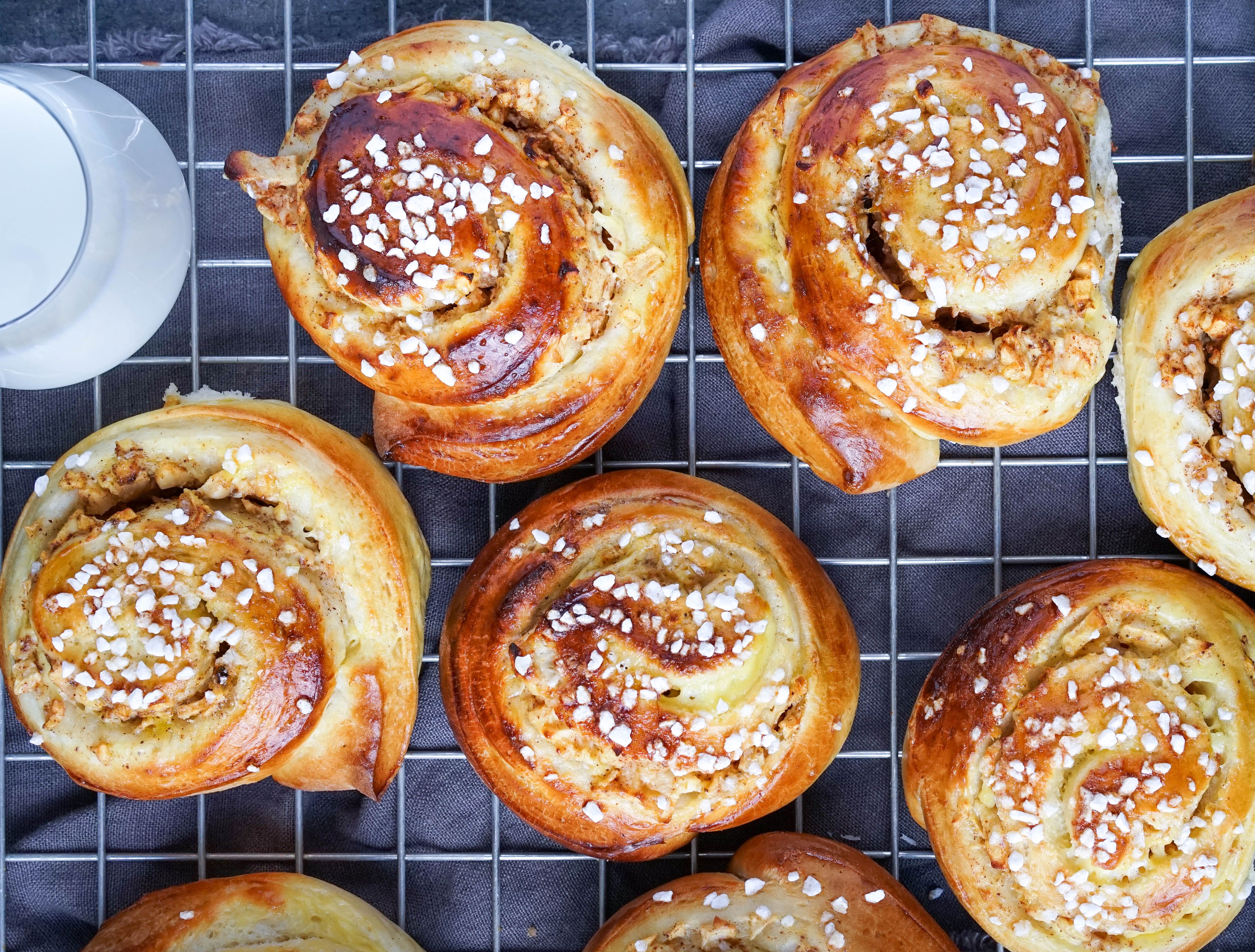 epleboller med vaniiljekrem